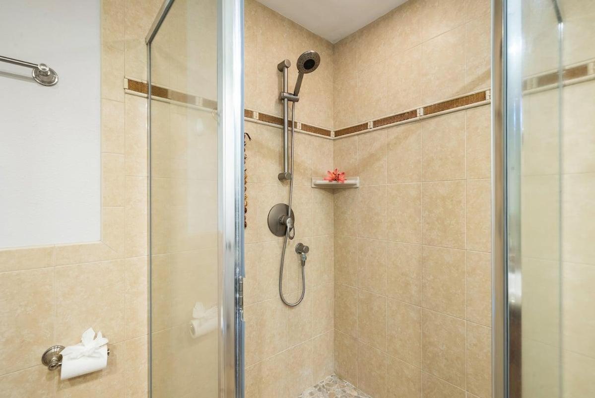 Kahana Village 32 · KHV 32 Direct Oceanfront Views Remodeled 2BD
