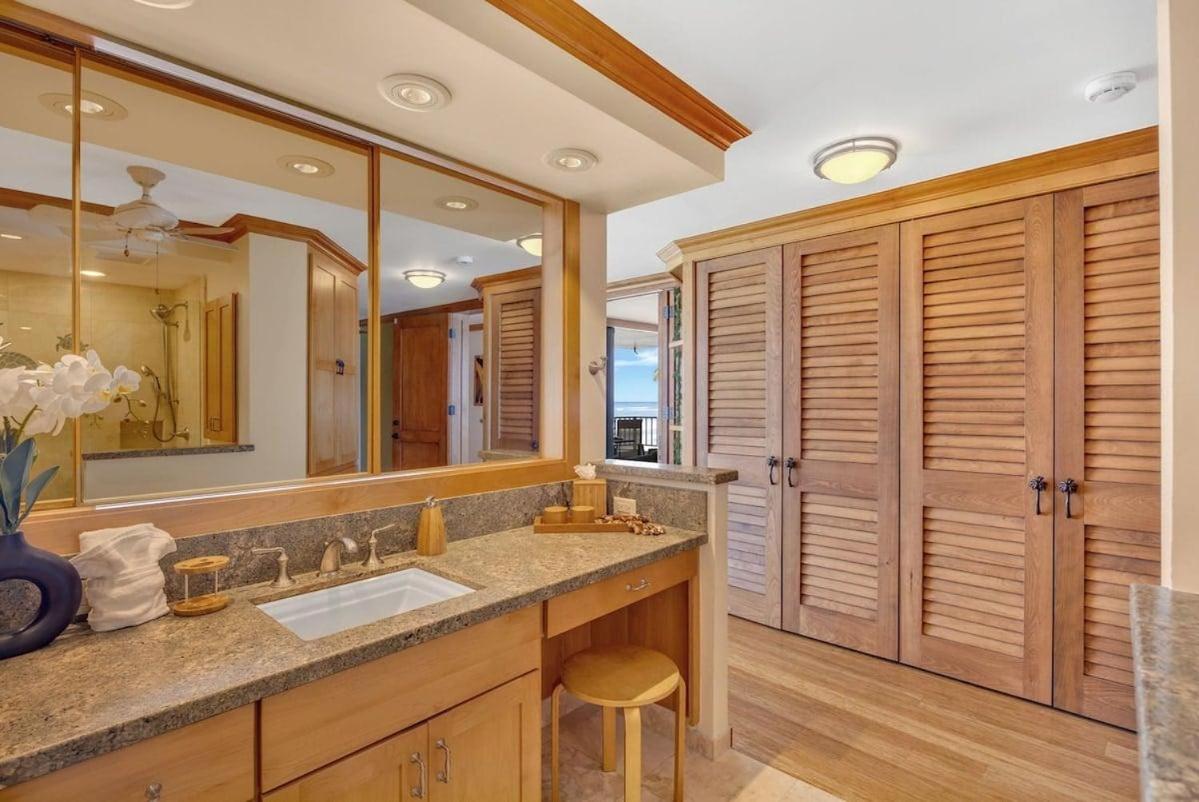 Paki Maui 301 · Direct Oceanfront Views Remodeled 2BD Condo