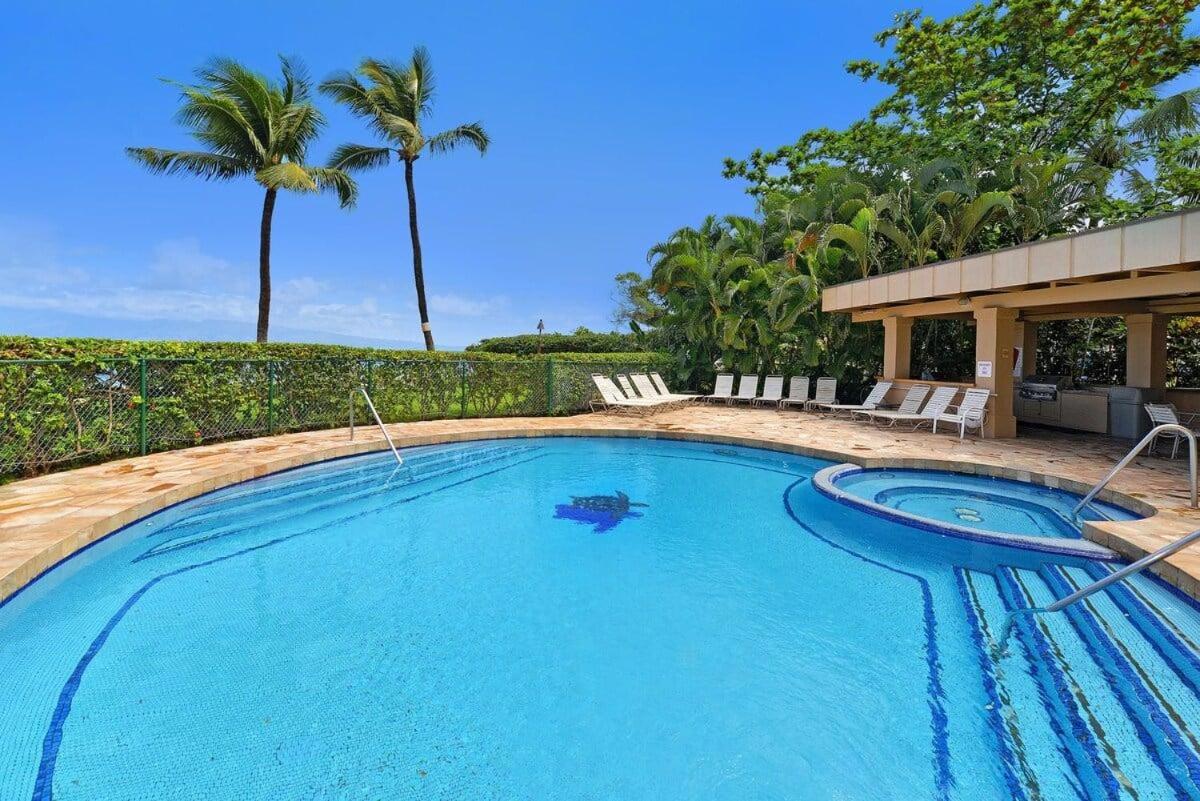 Paki Maui 301 · Direct Oceanfront Views Remodeled 2BD Condo
