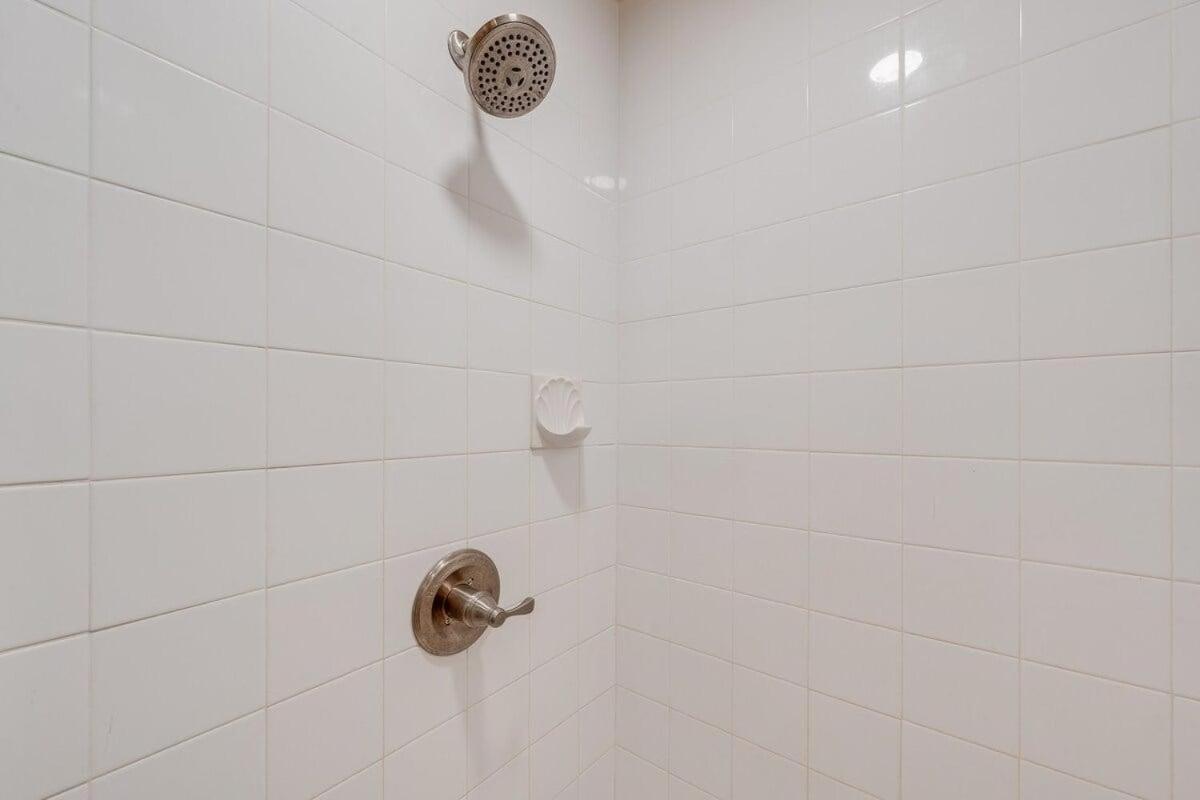 Kahana Outrigger 3A2 · KHO 3A2 Updated OceanFront 3BD wPool AC O