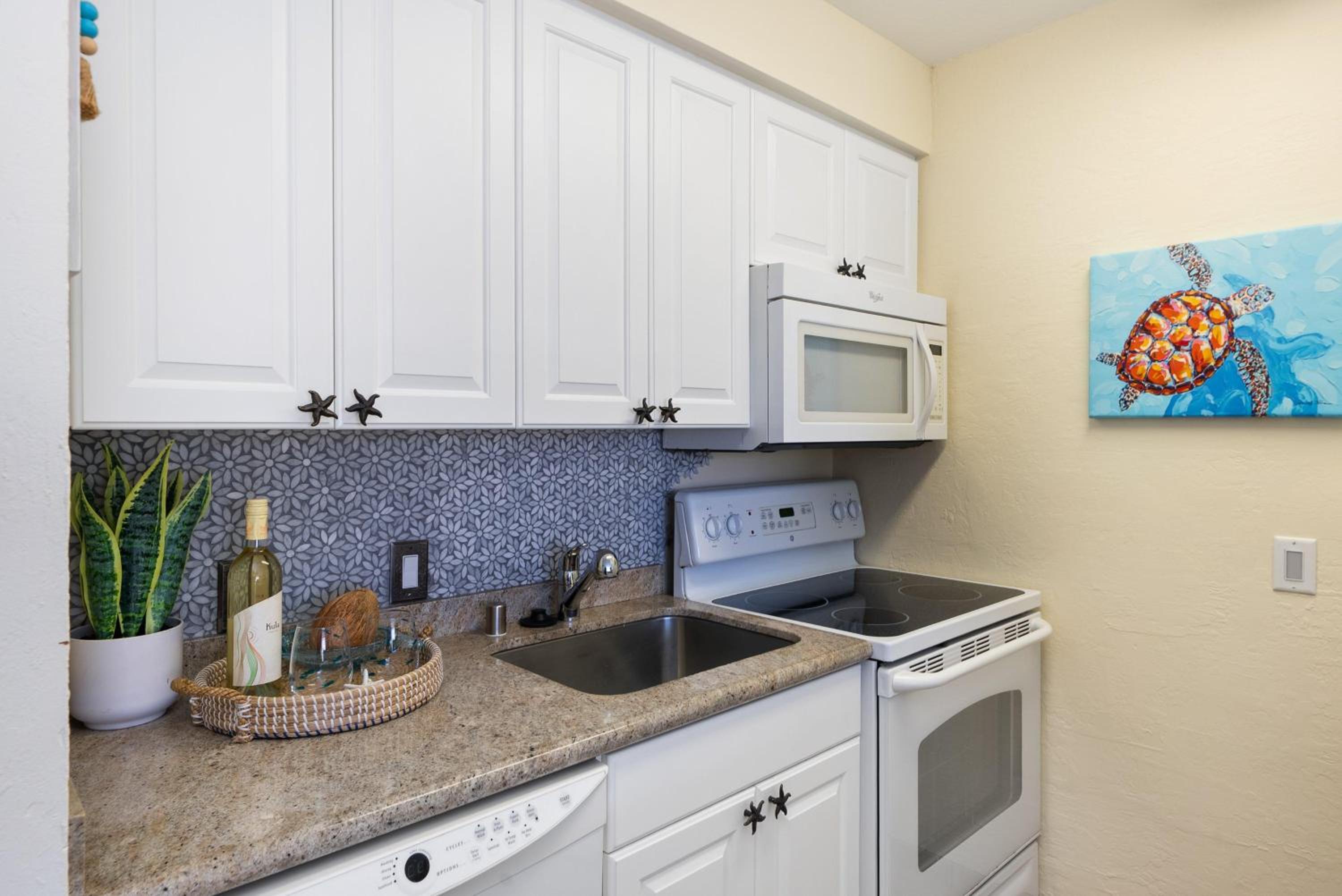 Lahaina Shores 428 · LS 428 Dream Vacation Studio by the Beach a