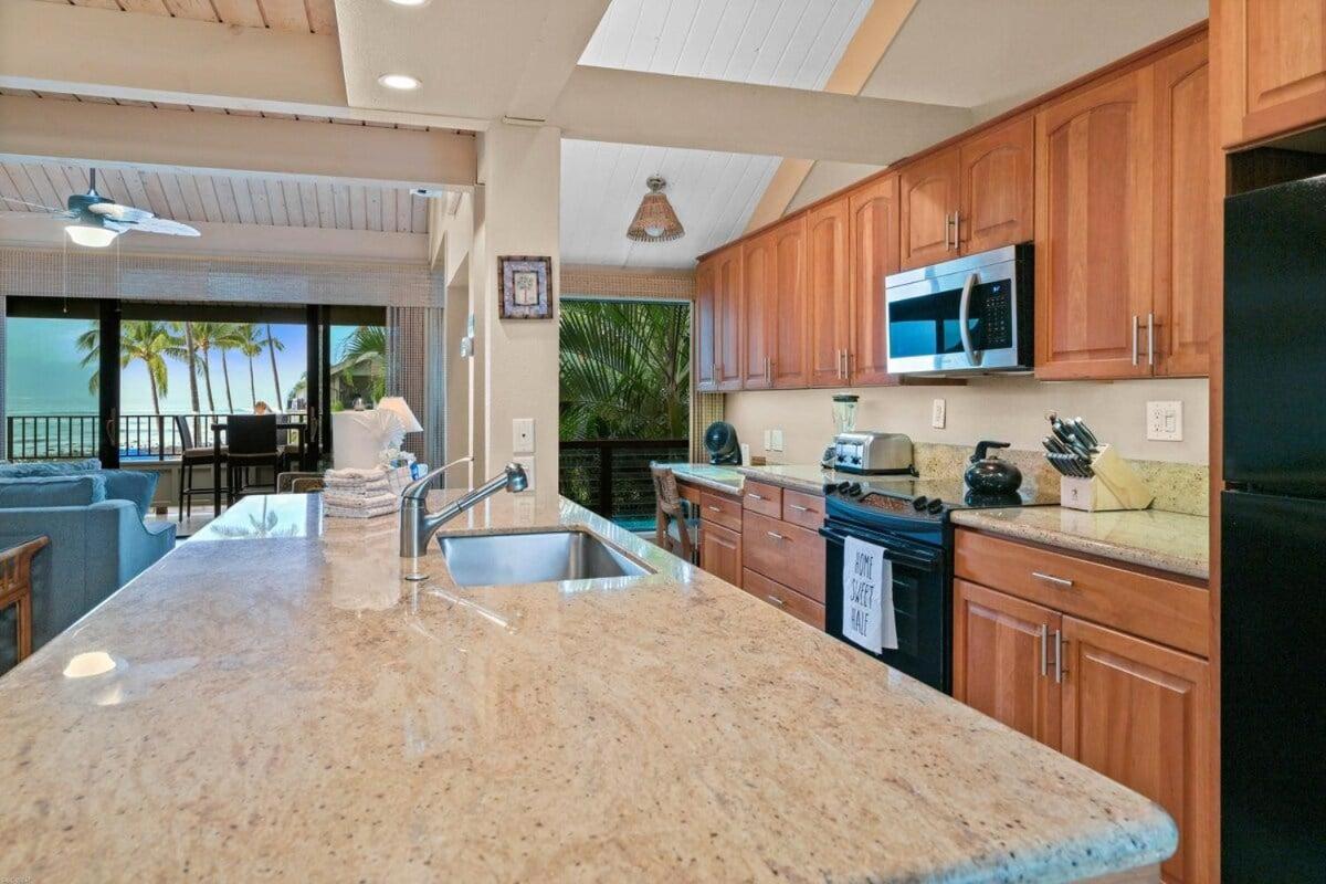 Kahana Village 9 · KHV 9 2BR Oceanfront Condo w Panoramic Maui