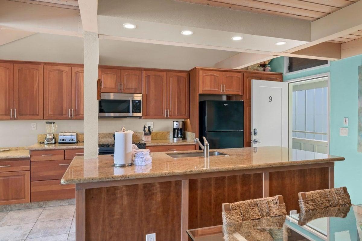 Kahana Village 9 · KHV 9 2BR Oceanfront Condo w Panoramic Maui