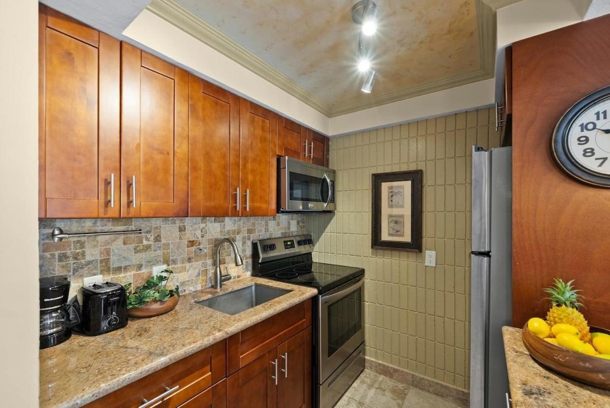 Lahaina Shores 512 · LS 512 Getaway Studio by the Beach Pool Hot