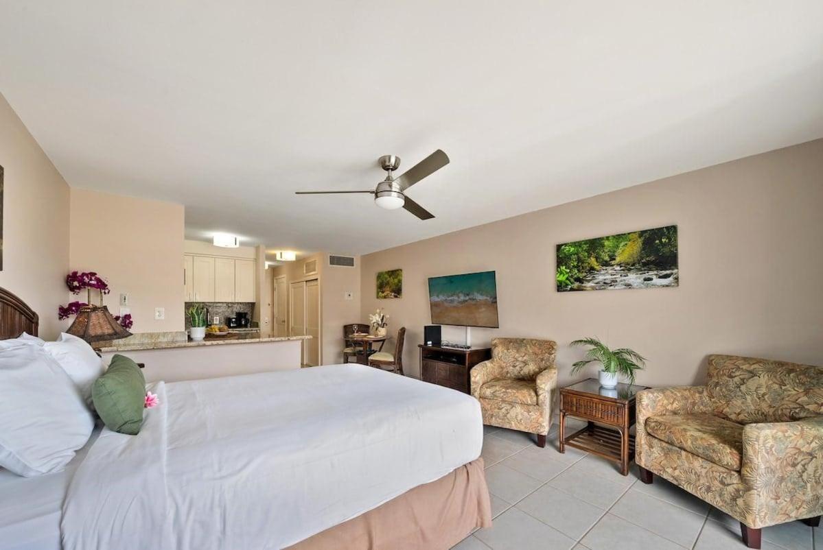 Lahaina Shores 306 · LS 306 Dream Maui Studio by the Beach Pool