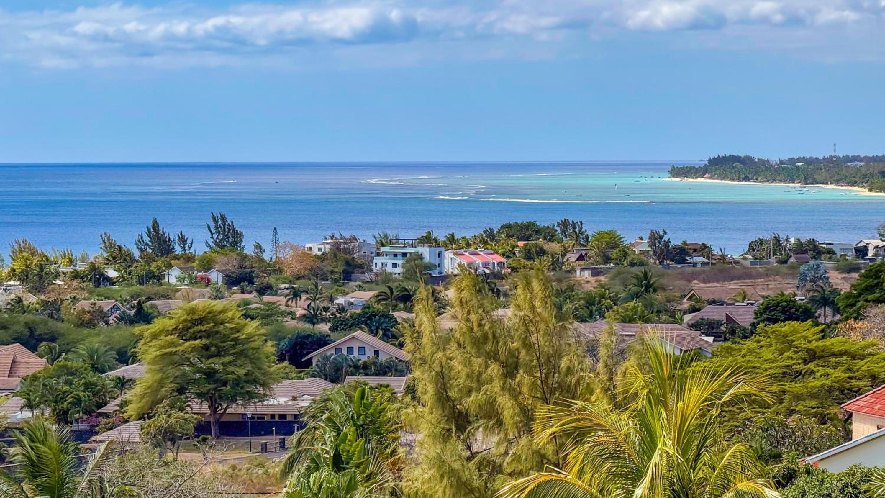 LAKAZ DEL VISTA - Luxurious new apartments with panoramic sea views, pool & garden retreat
