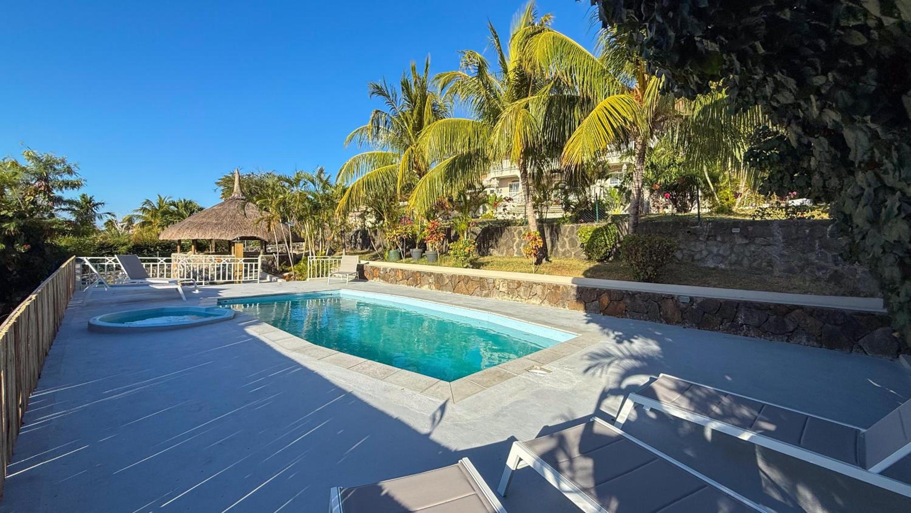 LAKAZ DEL VISTA - Luxurious new apartments with panoramic sea views, pool & garden retreat
