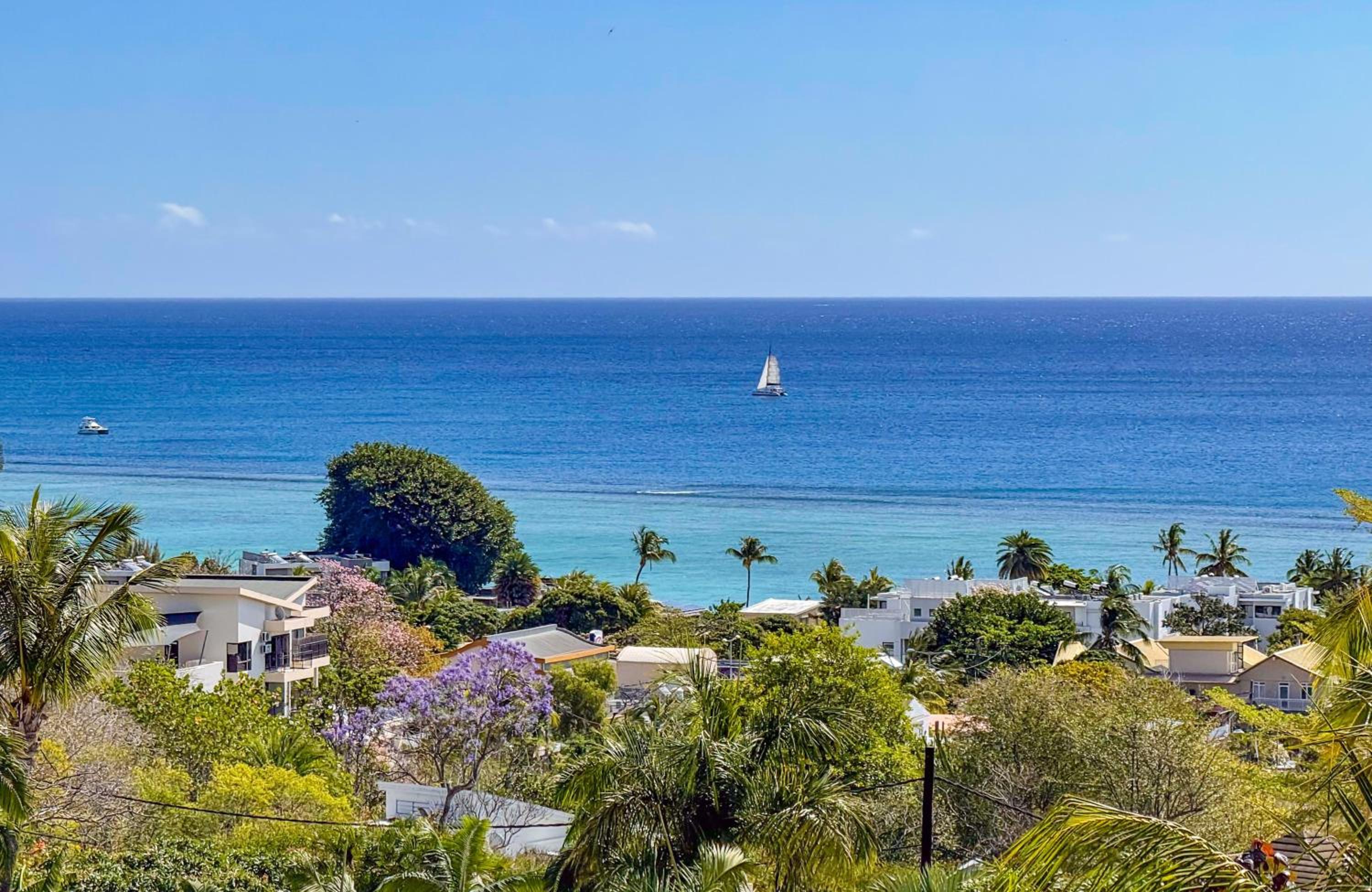 LAKAZ DEL VISTA - Luxurious new apartments with panoramic sea views, pool & garden retreat