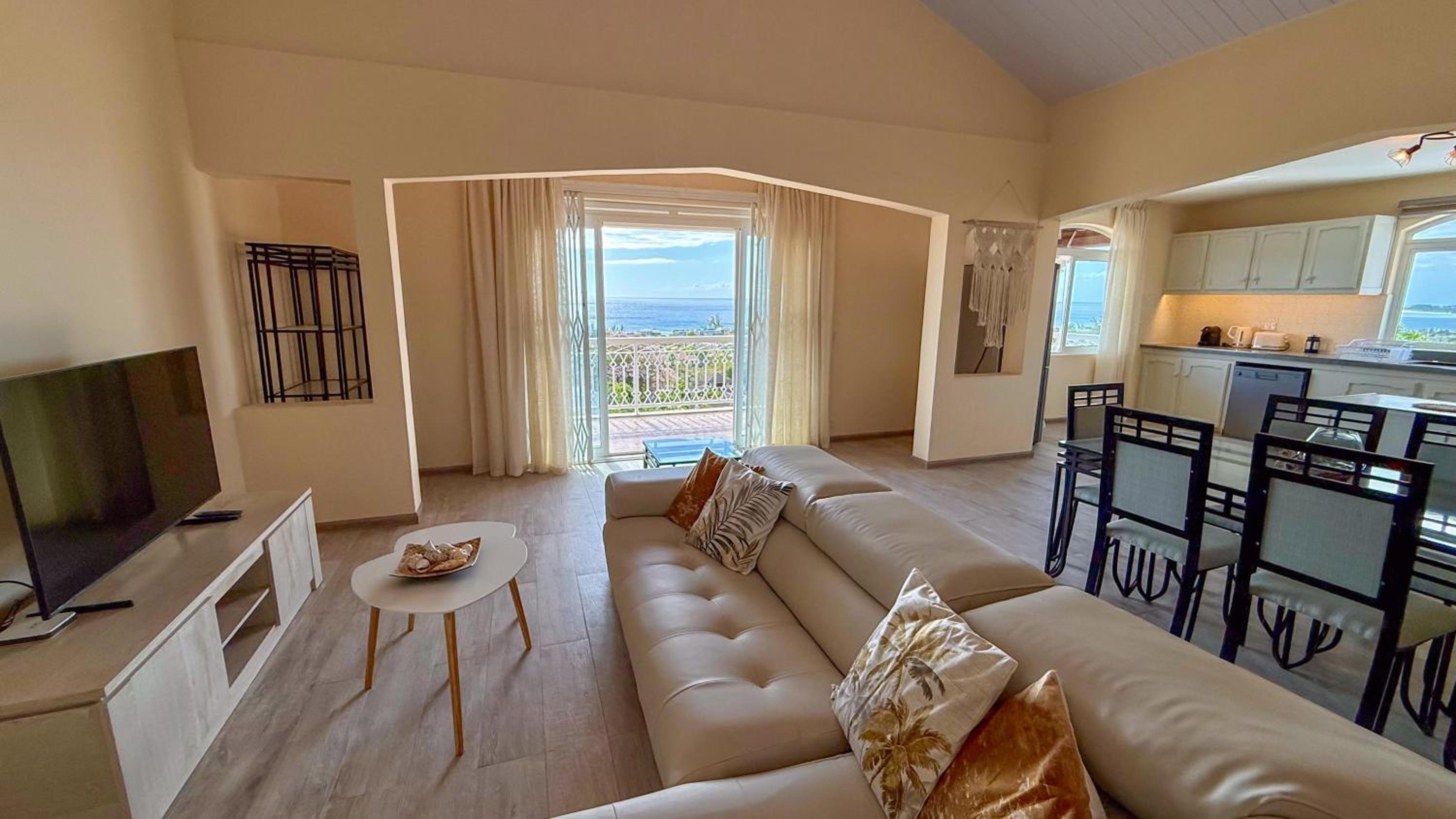 LAKAZ DEL VISTA - Luxurious new apartments with panoramic sea views, pool & garden retreat