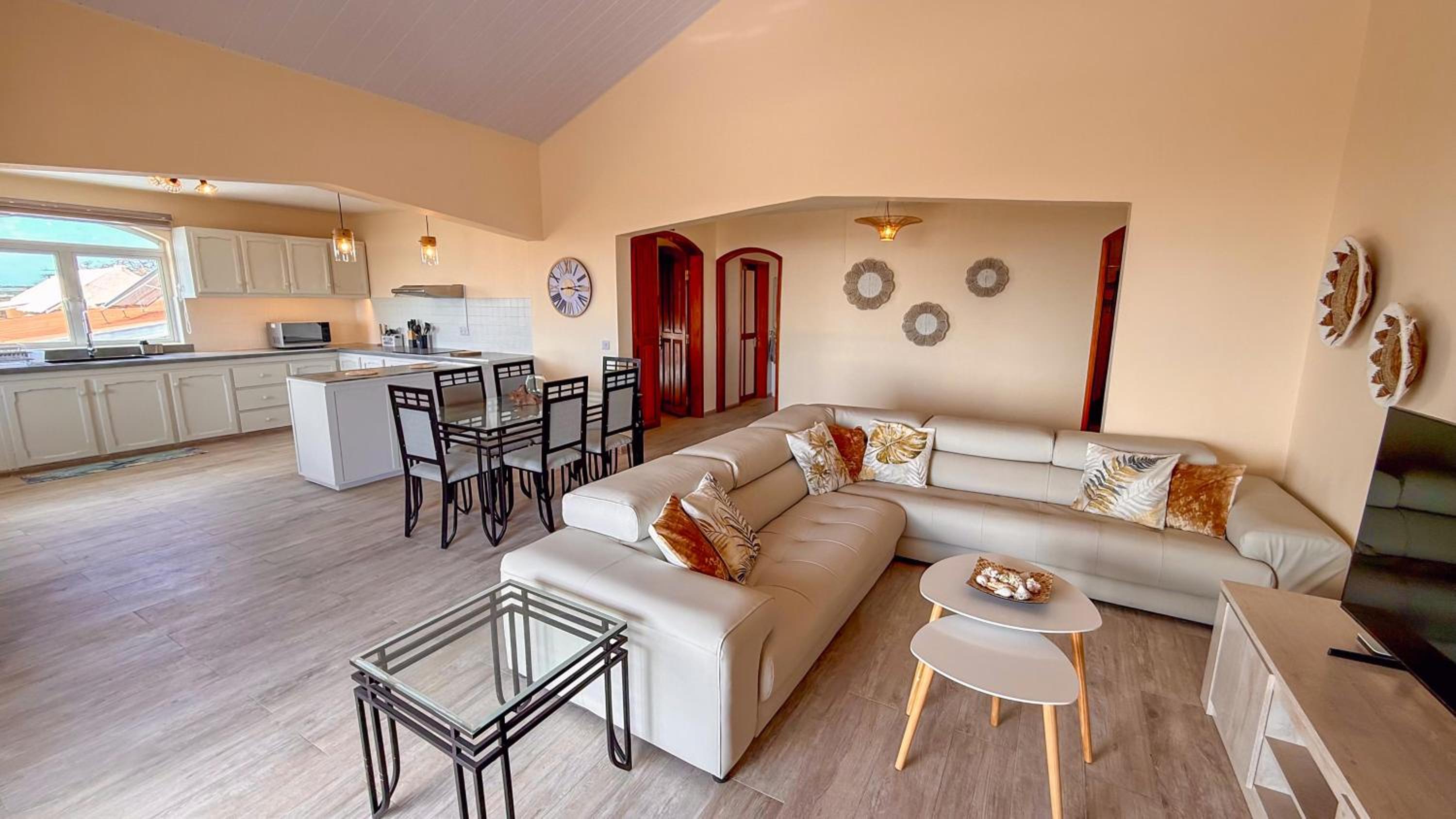 LAKAZ DEL VISTA - Luxurious new apartments with panoramic sea views, pool & garden retreat