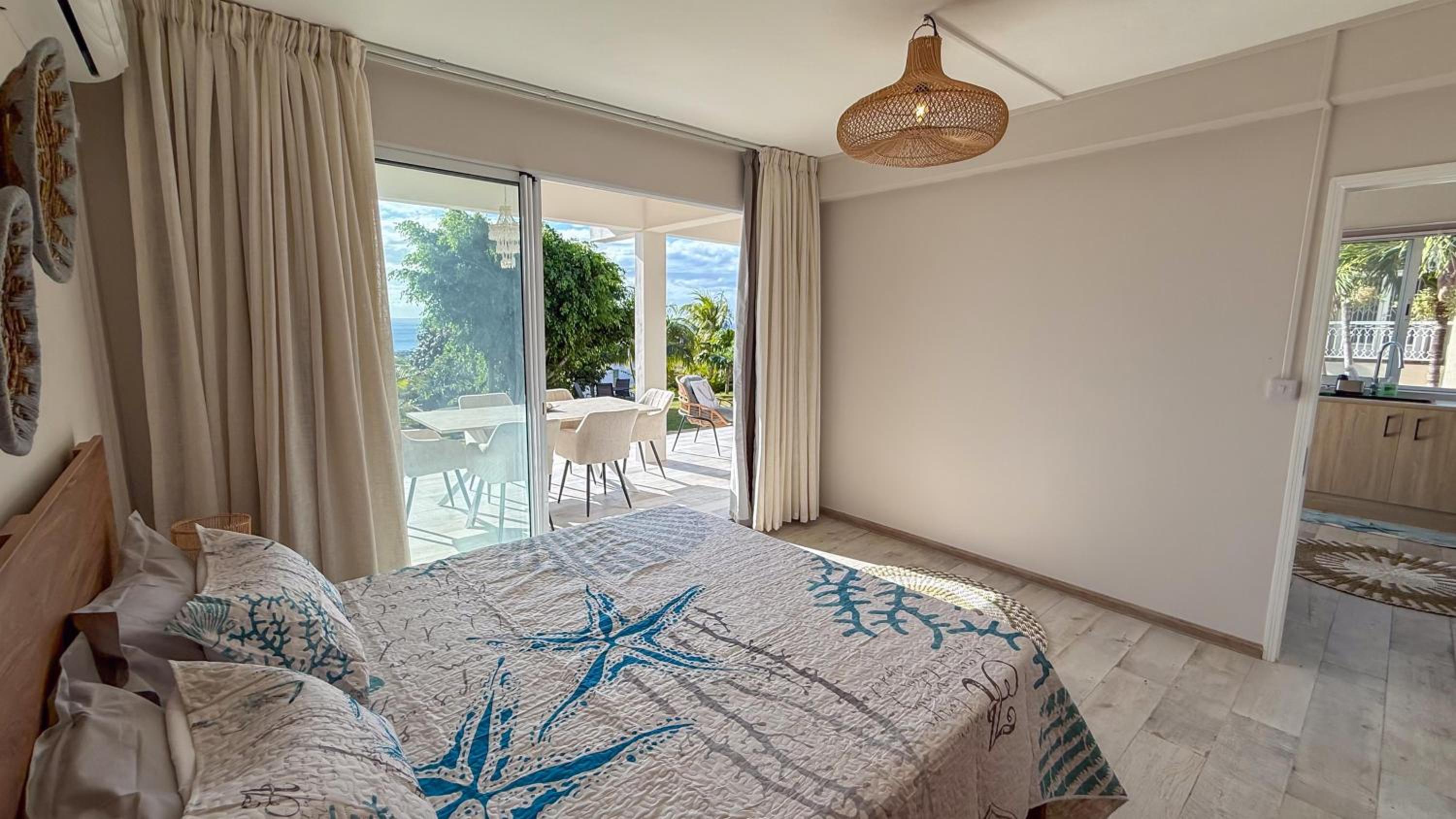 LAKAZ DEL VISTA - Luxurious new apartments with panoramic sea views, pool & garden retreat