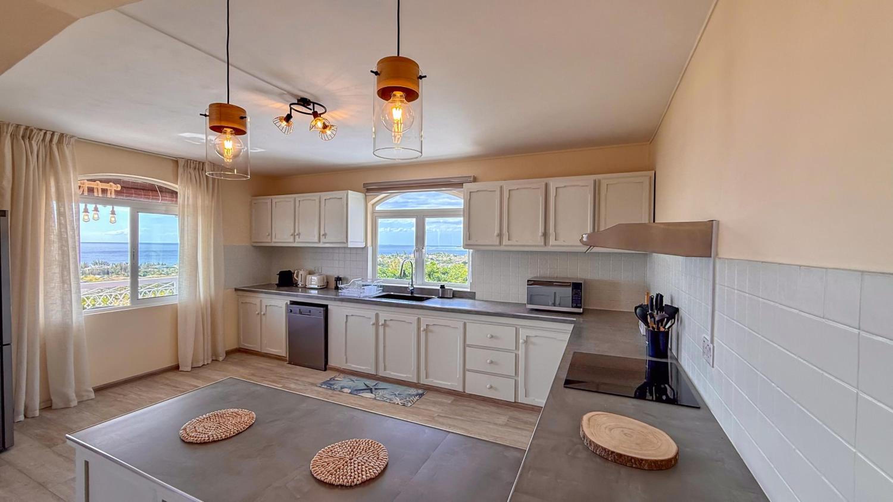 LAKAZ DEL VISTA - Luxurious new apartments with panoramic sea views, pool & garden retreat