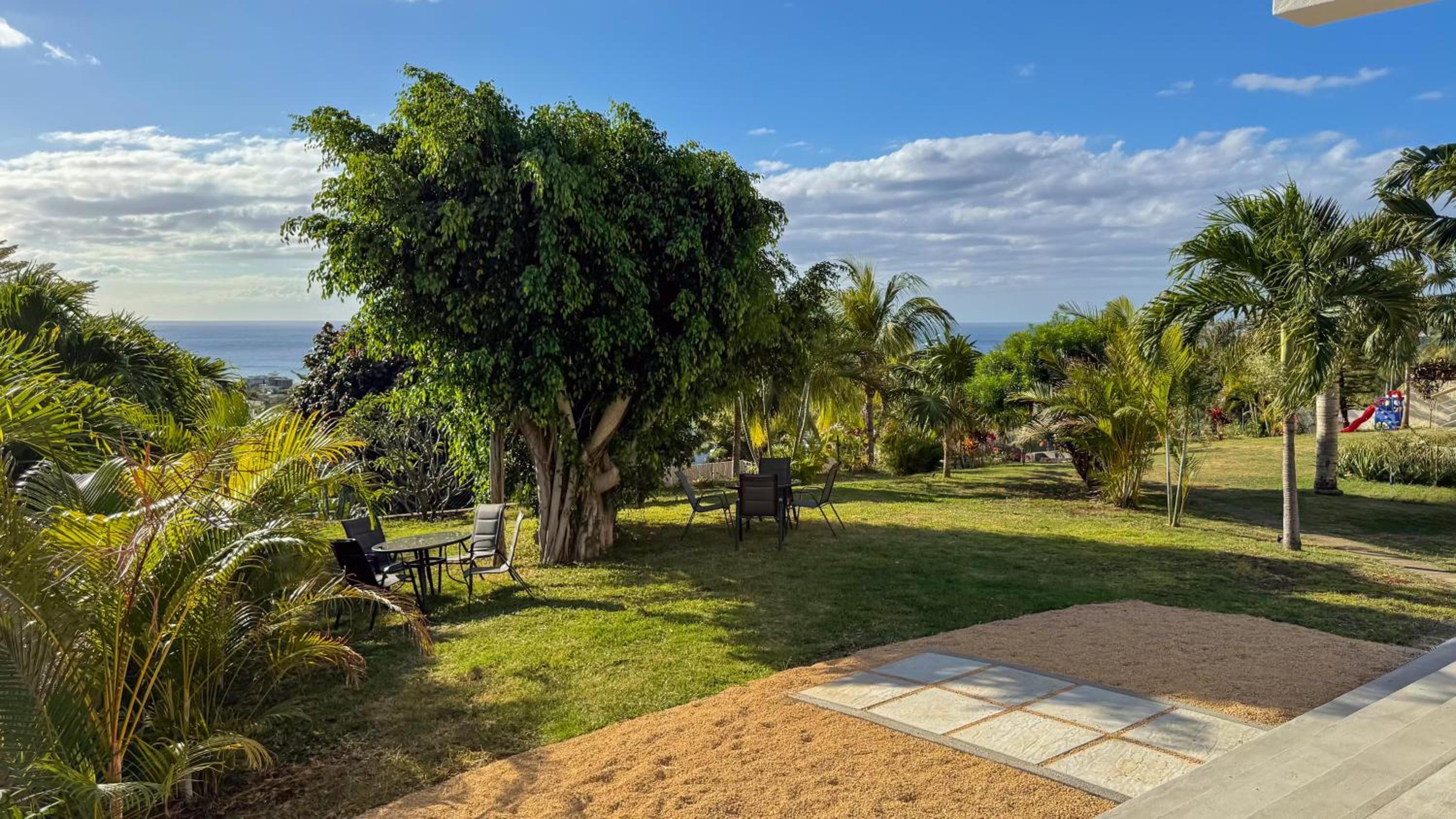 LAKAZ DEL VISTA - Luxurious new apartments with panoramic sea views, pool & garden retreat