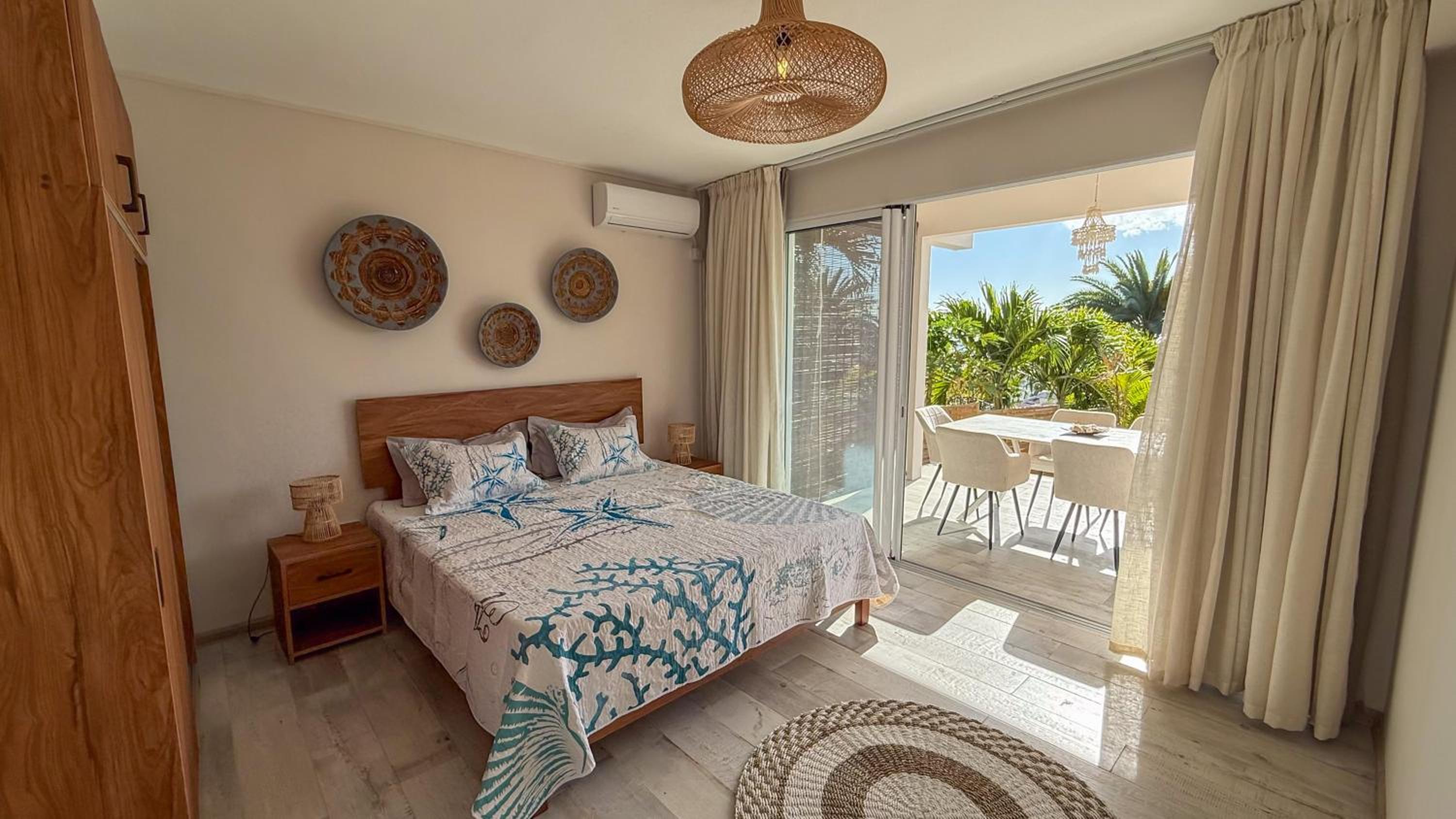 LAKAZ DEL VISTA - Luxurious new apartments with panoramic sea views, pool & garden retreat