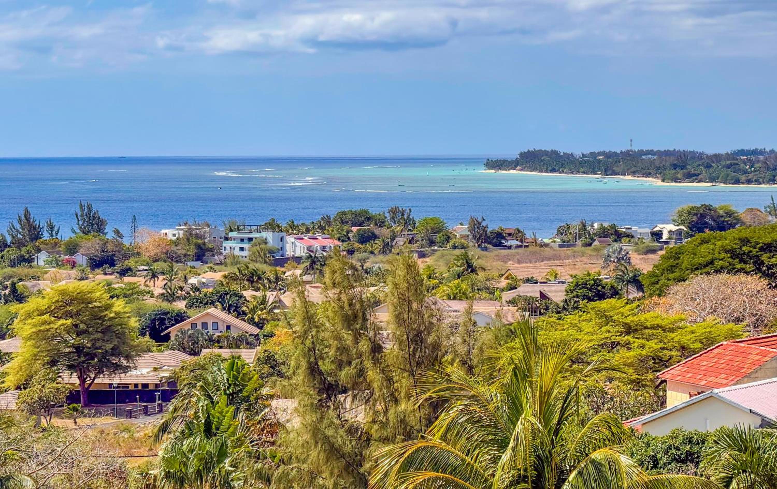 LAKAZ DEL VISTA - Luxurious new apartments with panoramic sea views, pool & garden retreat