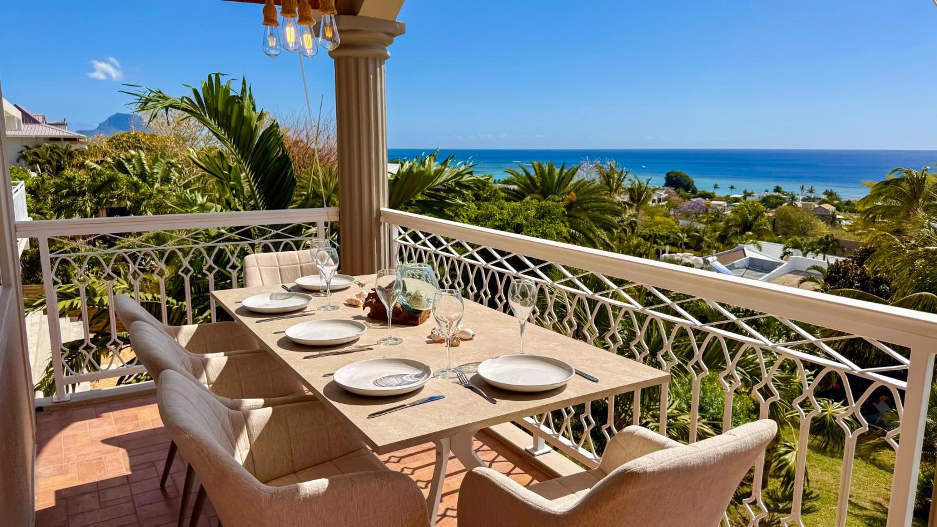 LAKAZ DEL VISTA - Luxurious new apartments with panoramic sea views, pool & garden retreat