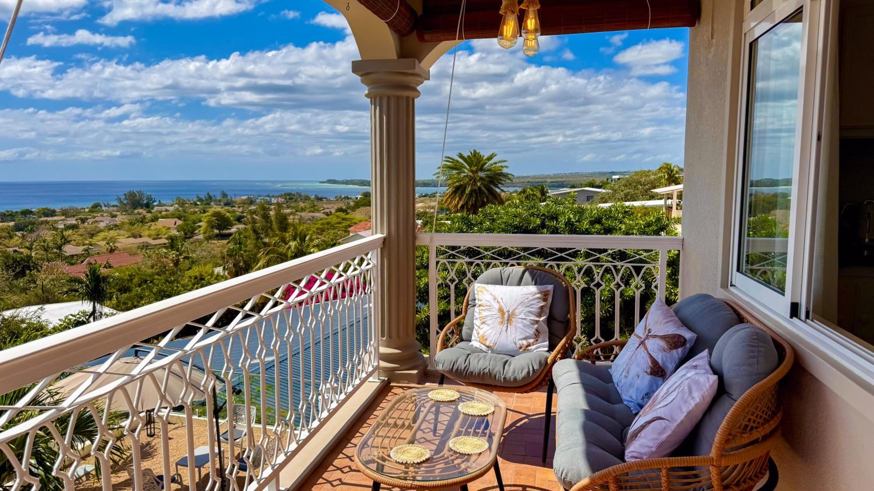LAKAZ DEL VISTA - Luxurious new apartments with panoramic sea views, pool & garden retreat