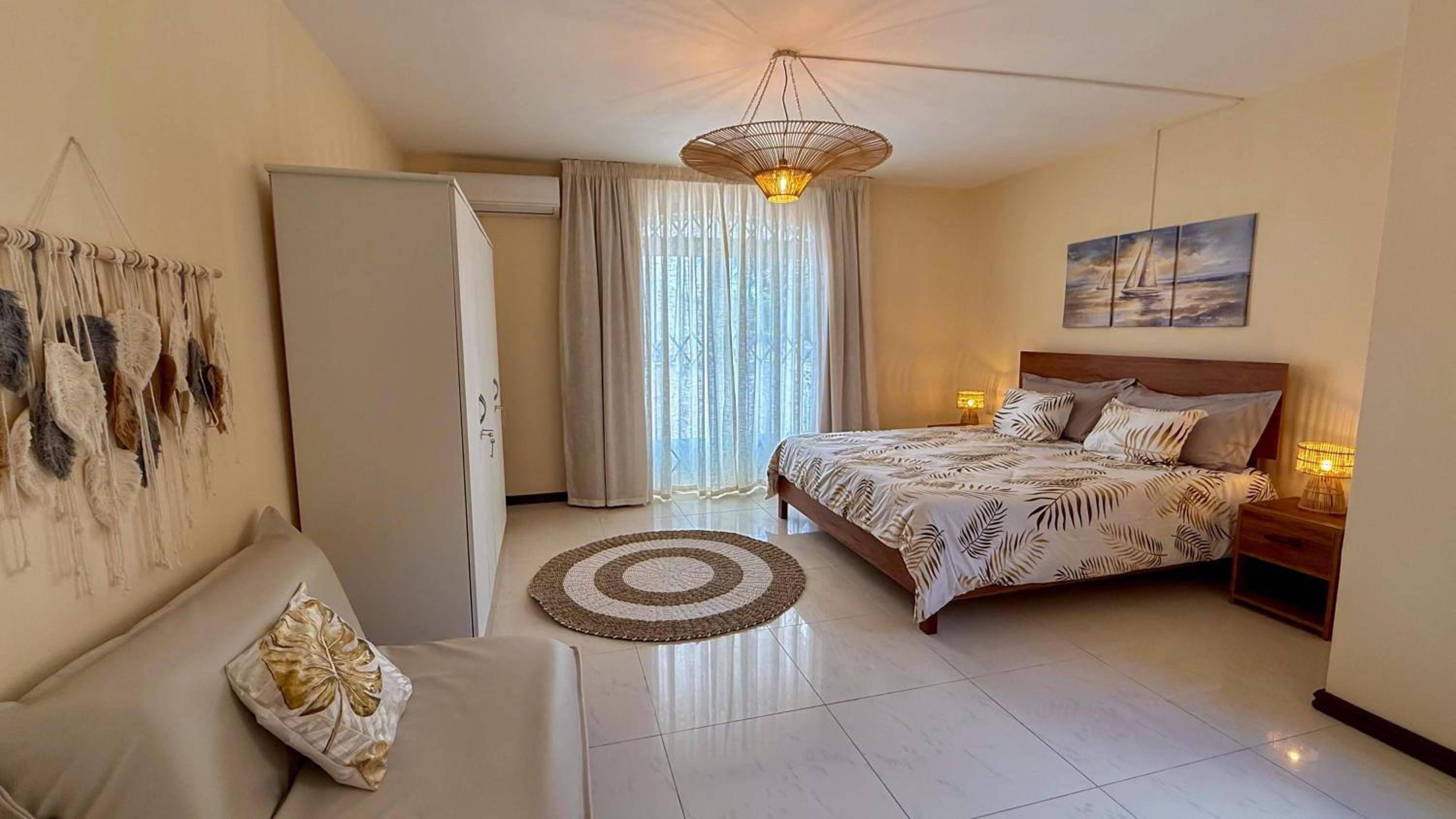 LAKAZ DEL VISTA - Luxurious new apartments with panoramic sea views, pool & garden retreat