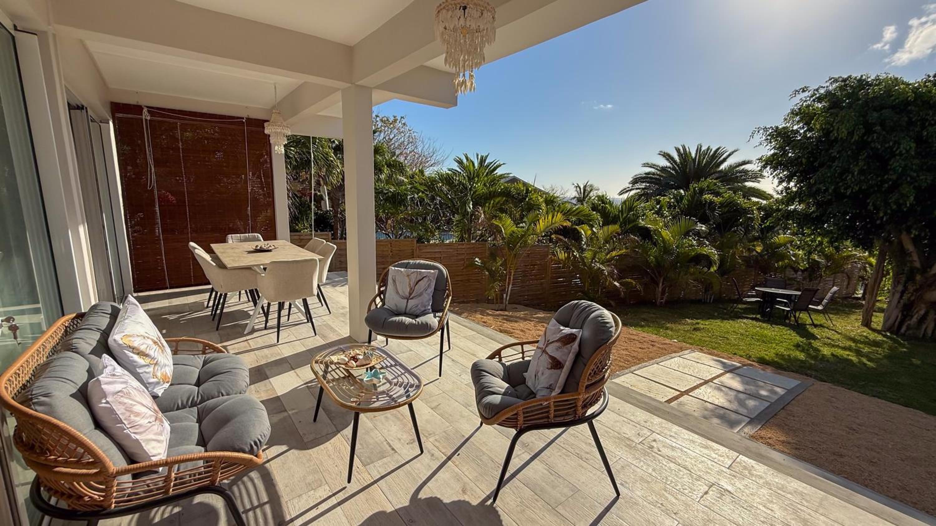 LAKAZ DEL VISTA - Luxurious new apartments with panoramic sea views, pool & garden retreat