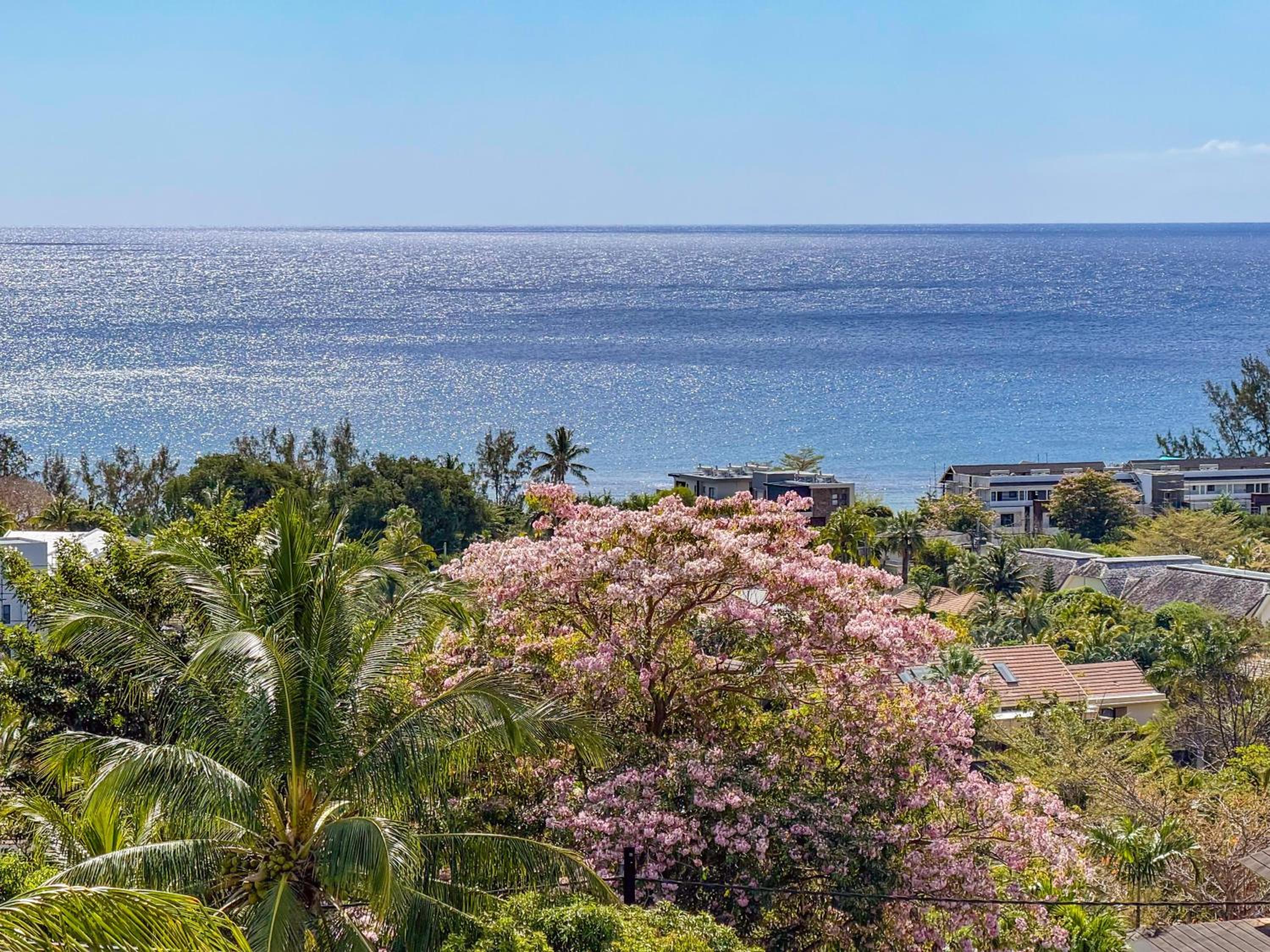 LAKAZ DEL VISTA - Luxurious new apartments with panoramic sea views, pool & garden retreat