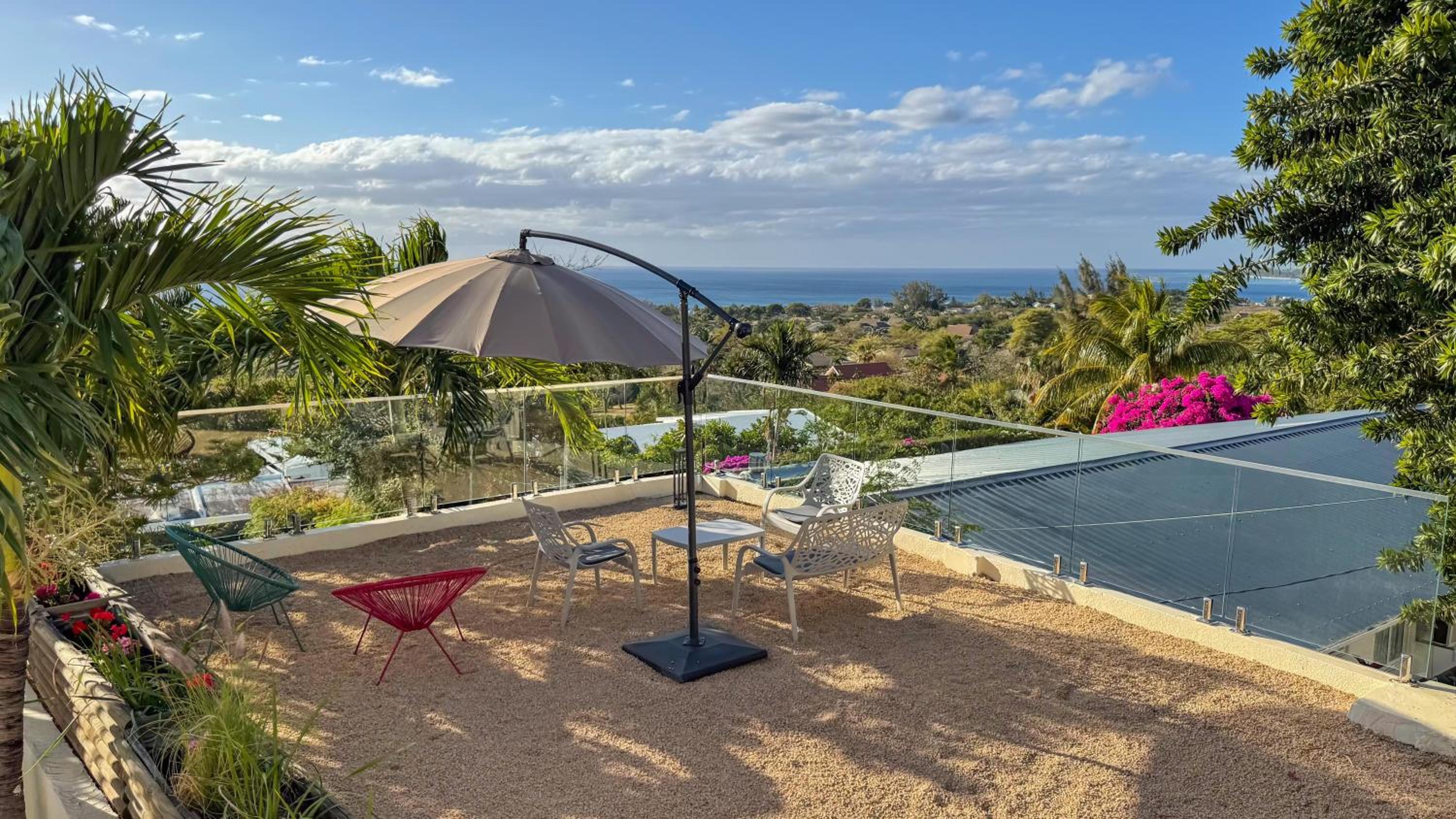 LAKAZ DEL VISTA - Luxurious new apartments with panoramic sea views, pool & garden retreat