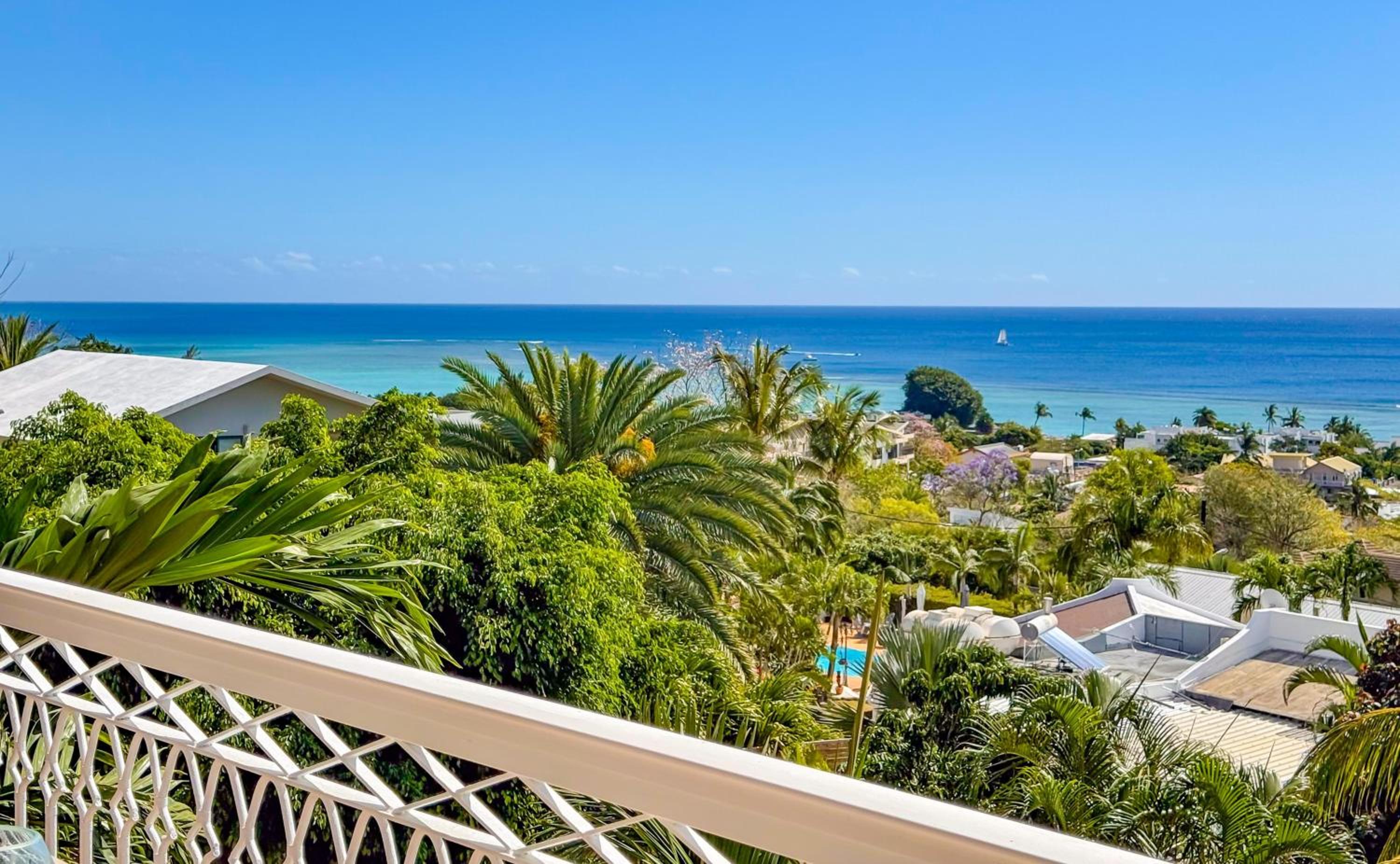 LAKAZ DEL VISTA - Luxurious new apartments with panoramic sea views, pool & garden retreat