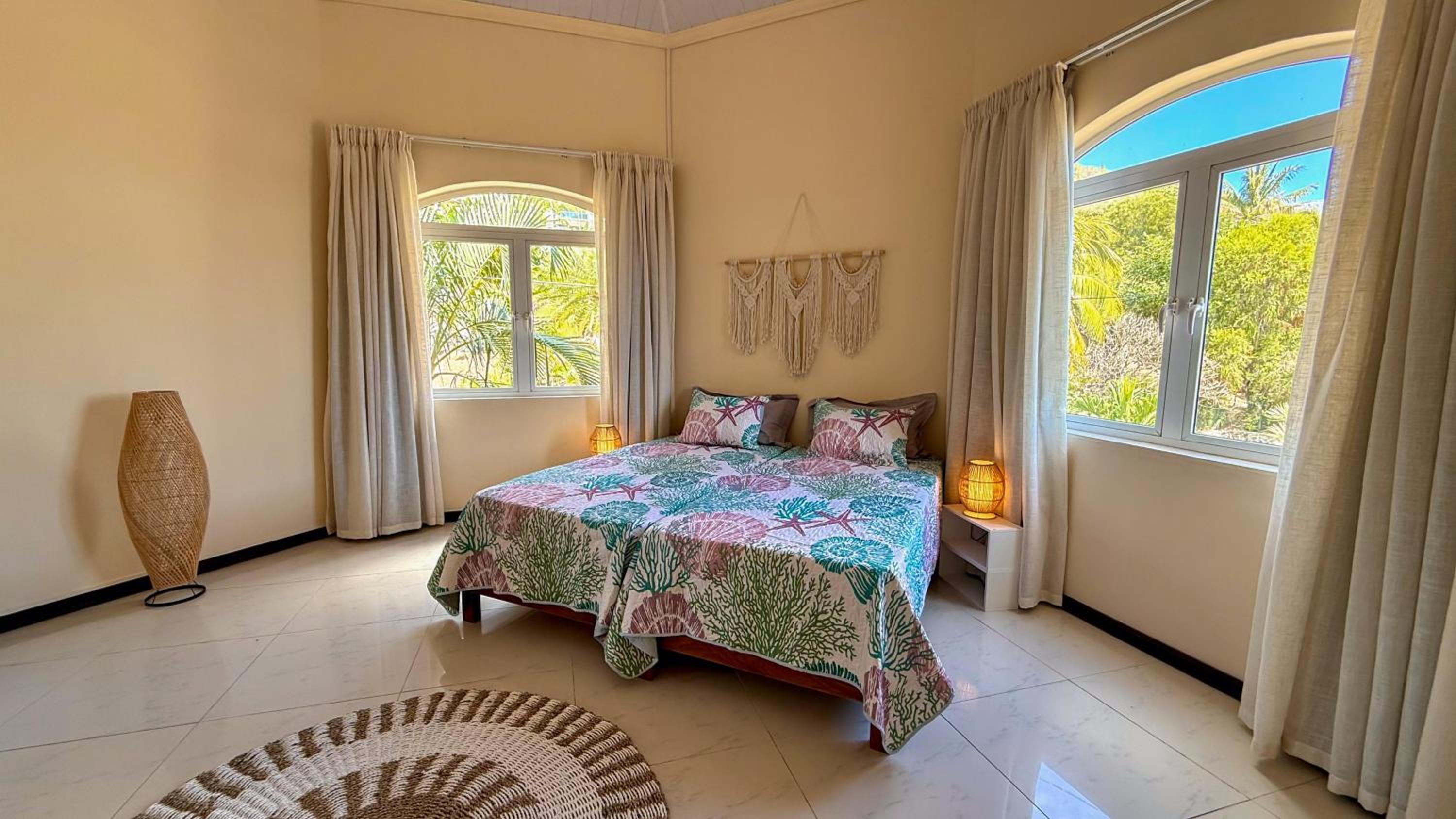 LAKAZ DEL VISTA - Luxurious new apartments with panoramic sea views, pool & garden retreat