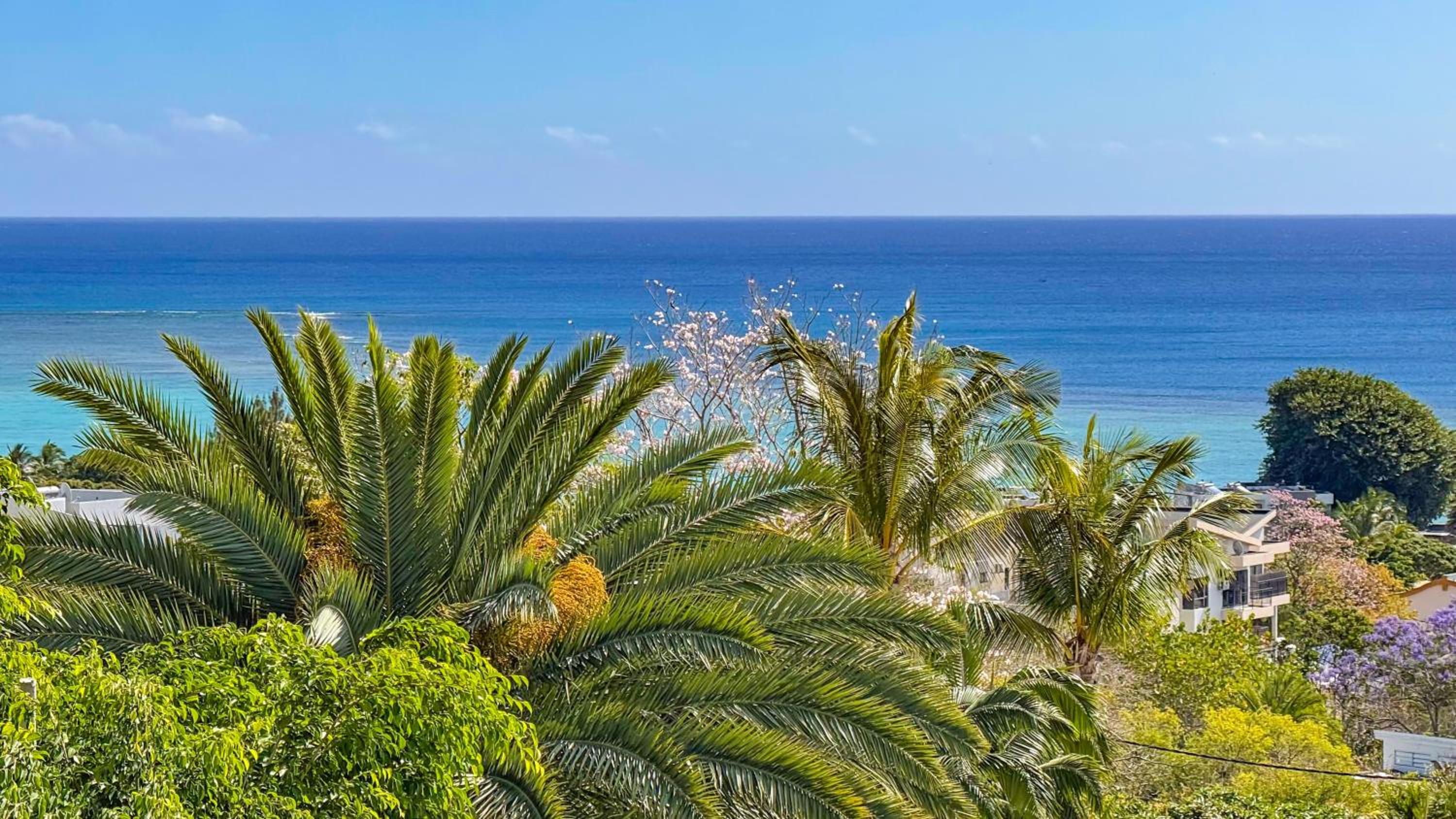 LAKAZ DEL VISTA - Luxurious new apartments with panoramic sea views, pool & garden retreat