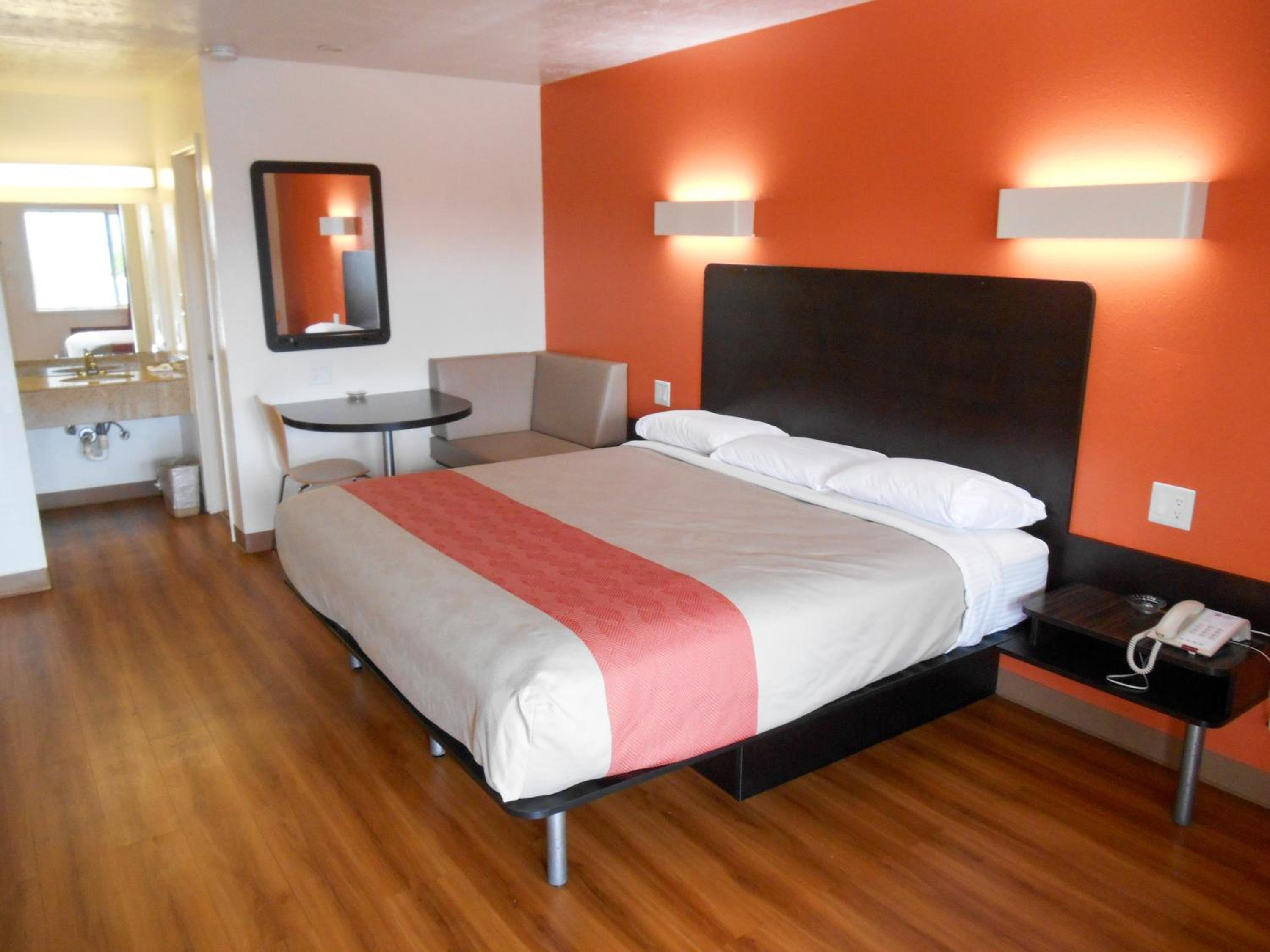 Motel 6-Madisonville, TX