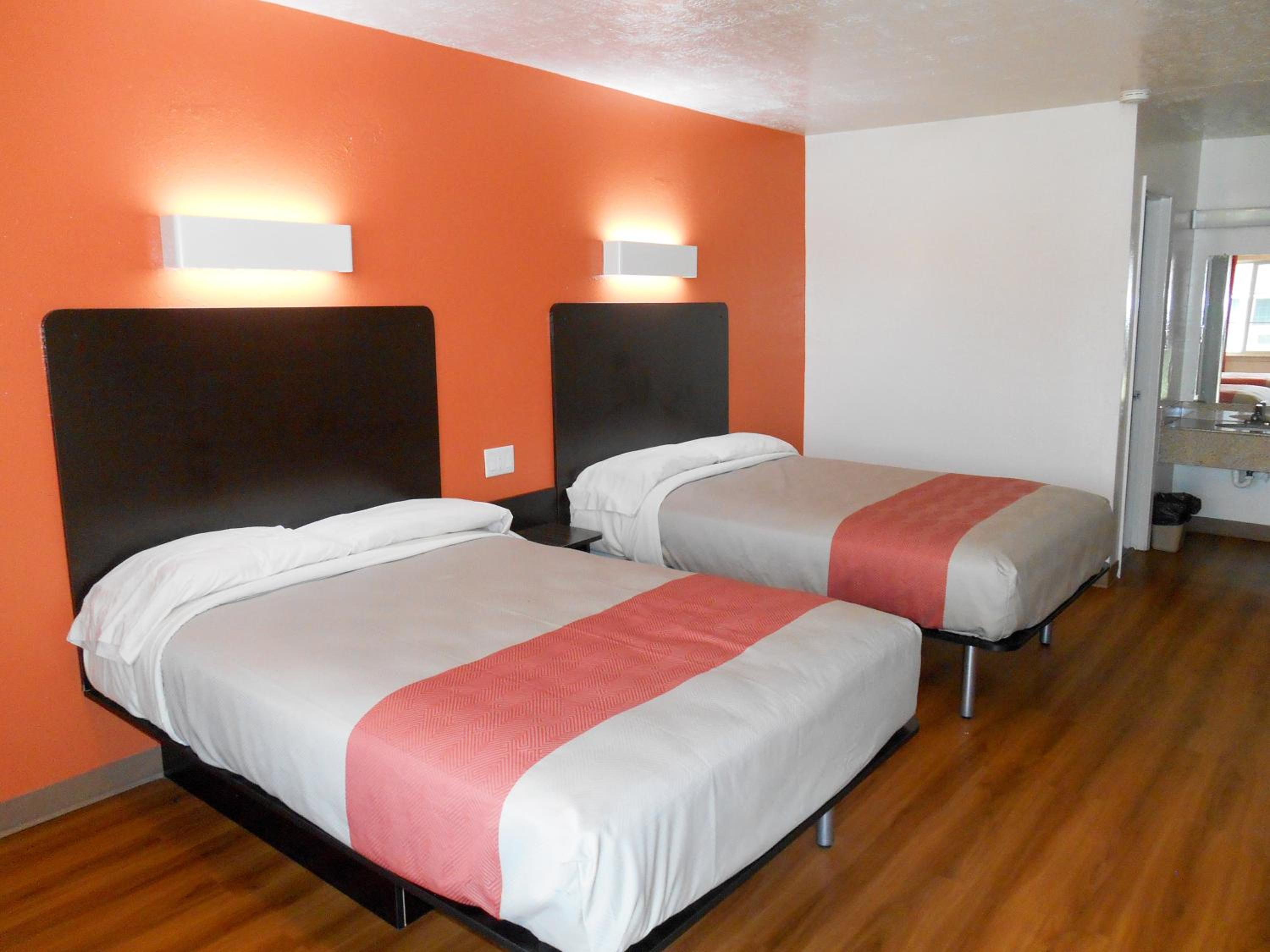 Motel 6-Madisonville, TX