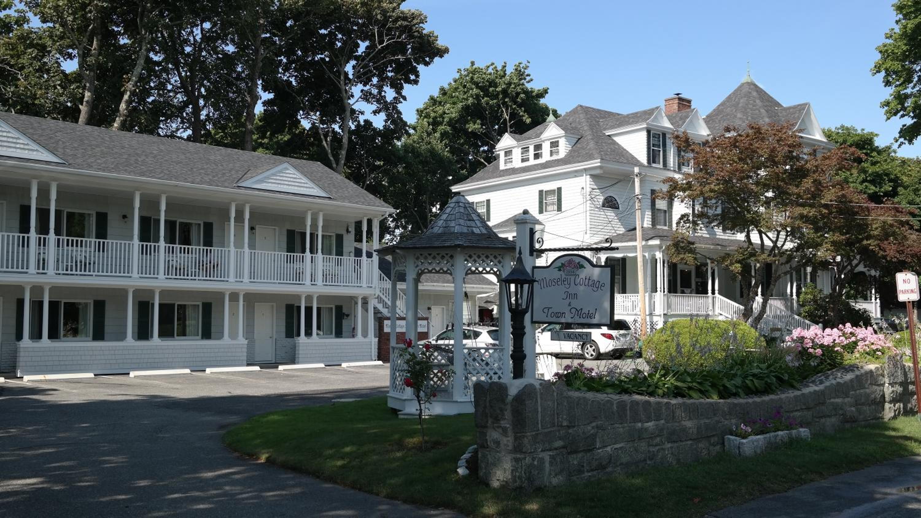 Moseley Cottage Inn and The Town Motel