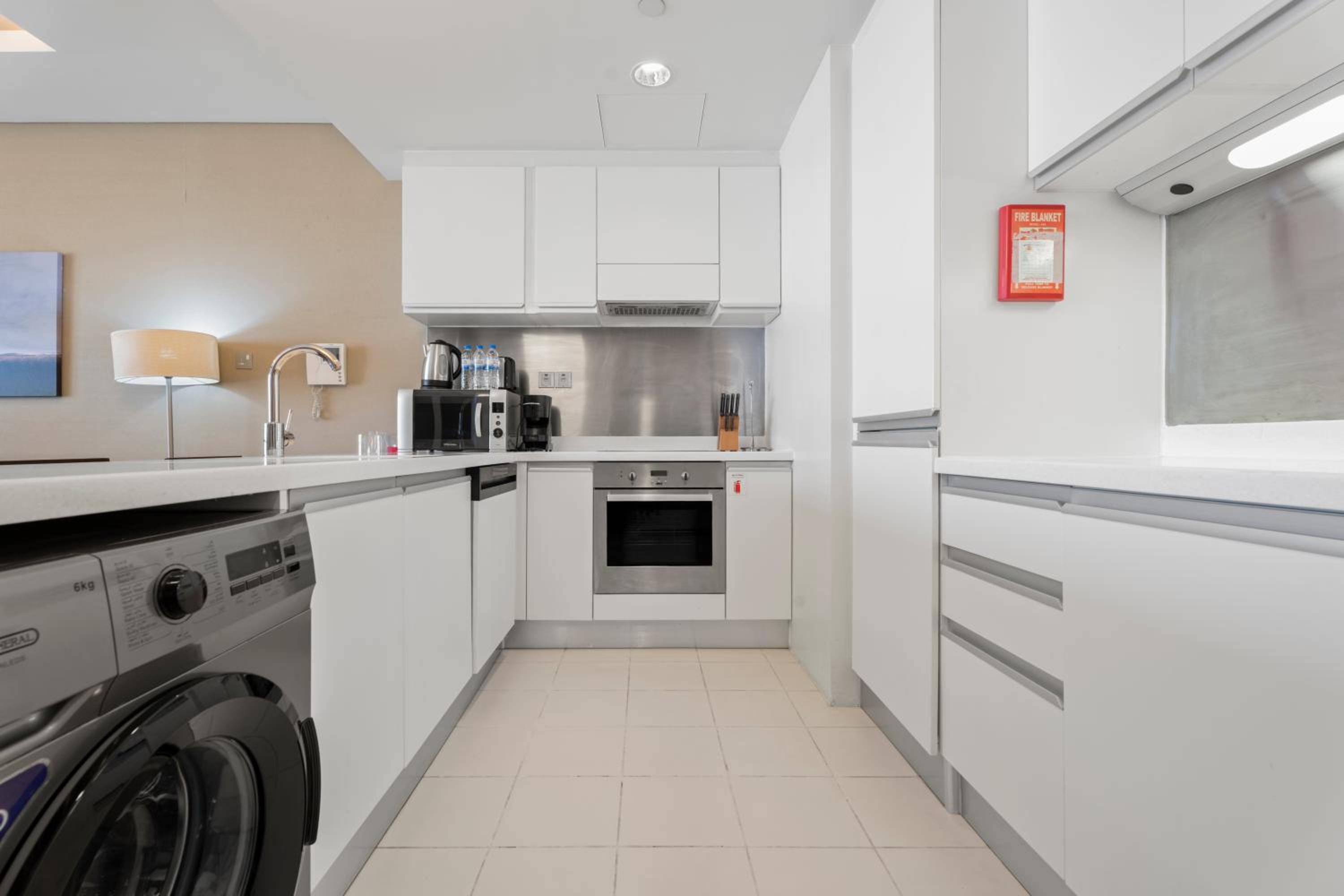 Abi Holiday Homes - Studio & 1BR Dubai Mall Fashion Avenue Residences