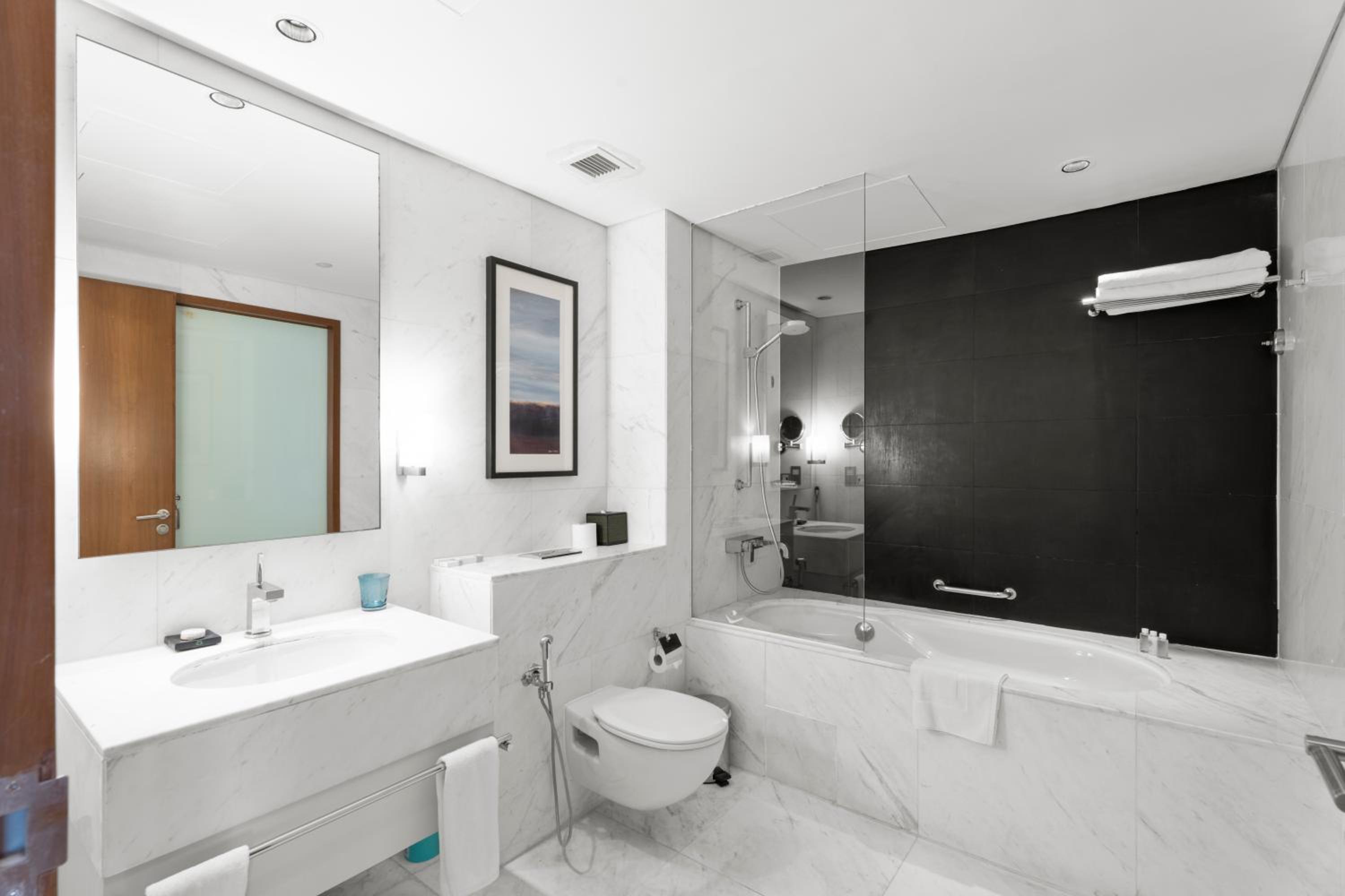 Abi Holiday Homes - Studio & 1BR Dubai Mall Fashion Avenue Residences