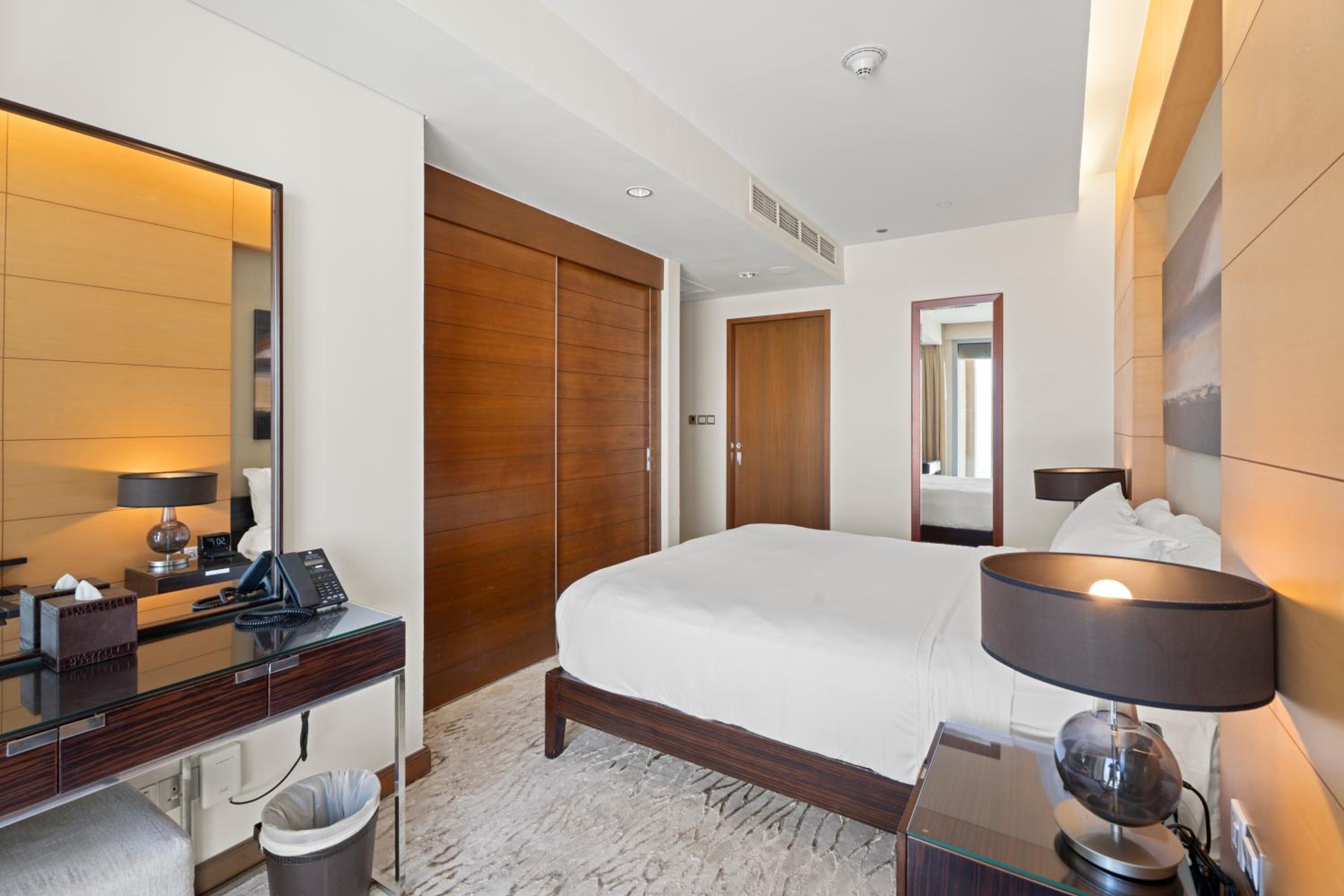 Abi Holiday Homes - Studio & 1BR Dubai Mall Fashion Avenue Residences