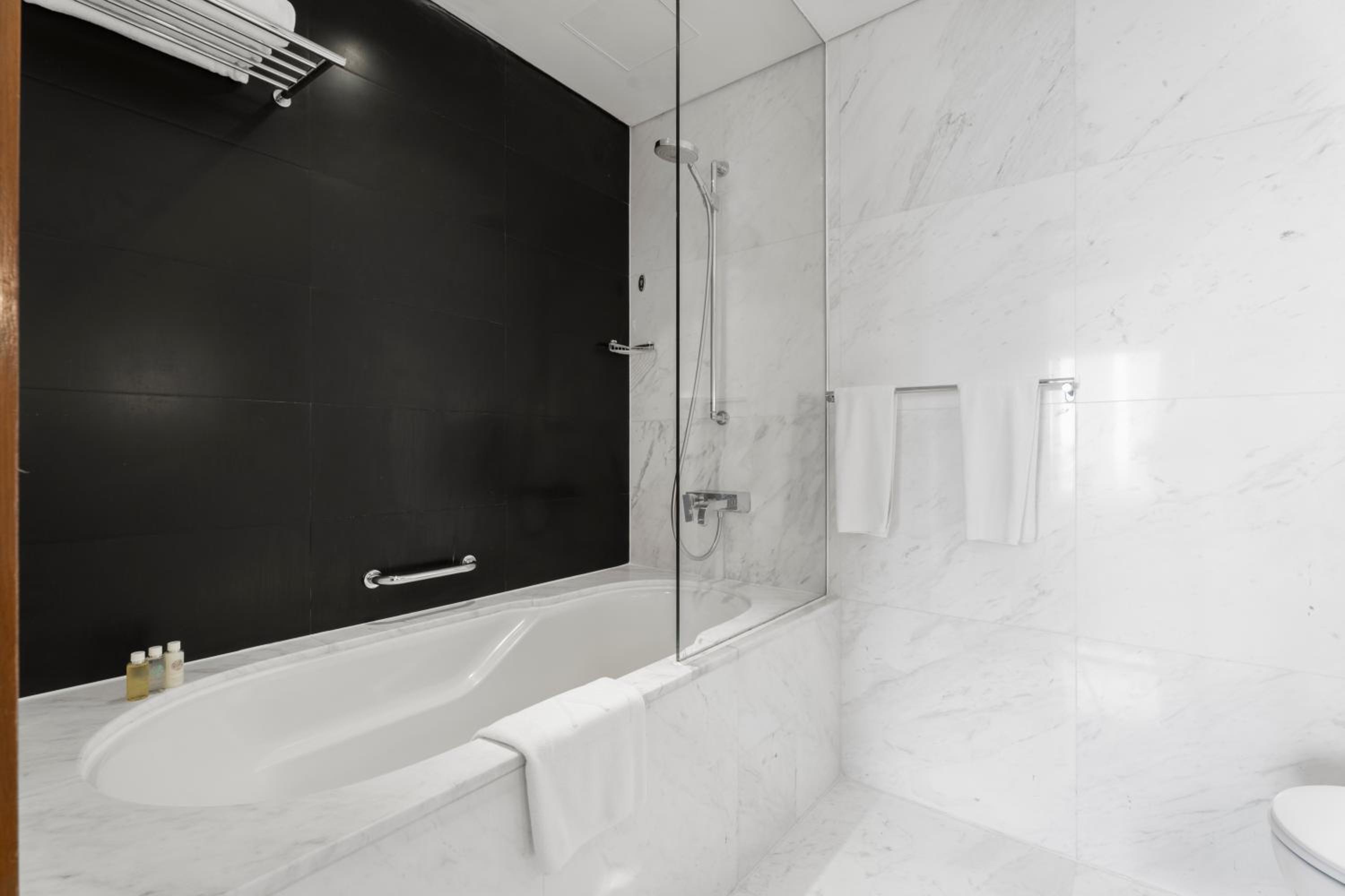 Abi Holiday Homes - Studio & 1BR Dubai Mall Fashion Avenue Residences