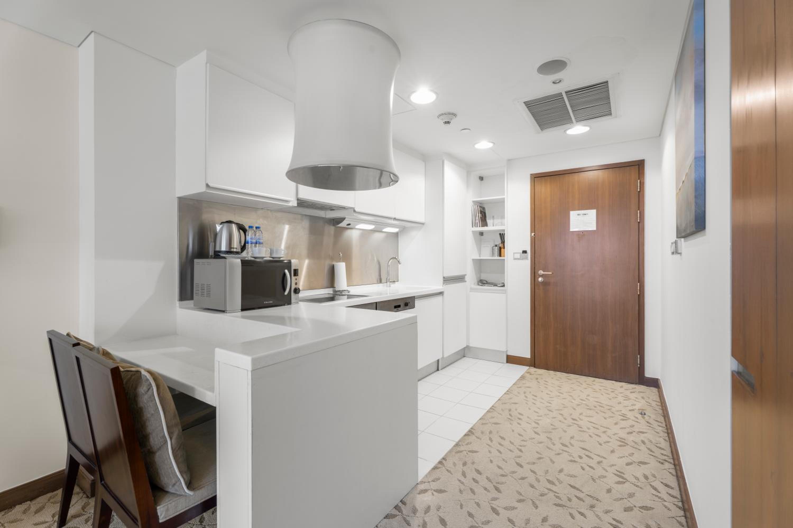 Abi Holiday Homes - Studio & 1BR Dubai Mall Fashion Avenue Residences