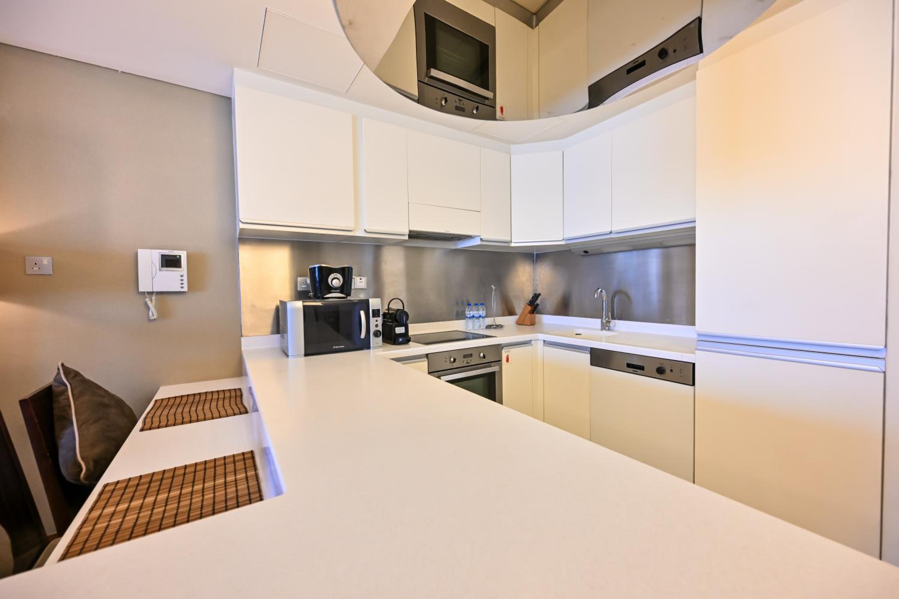 Abi Holiday Homes - Studio & 1BR Dubai Mall Fashion Avenue Residences