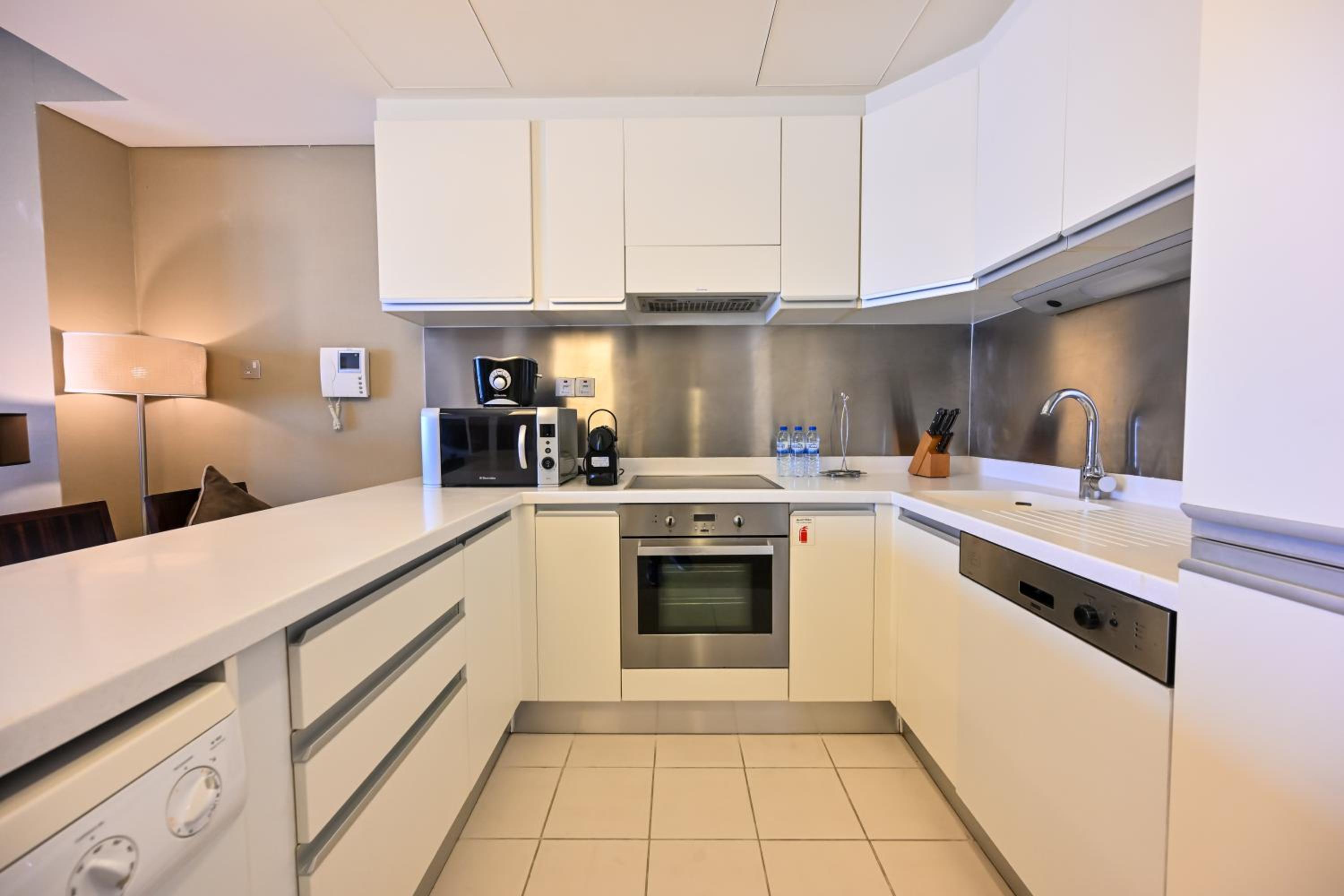 Abi Holiday Homes - Studio & 1BR Dubai Mall Fashion Avenue Residences