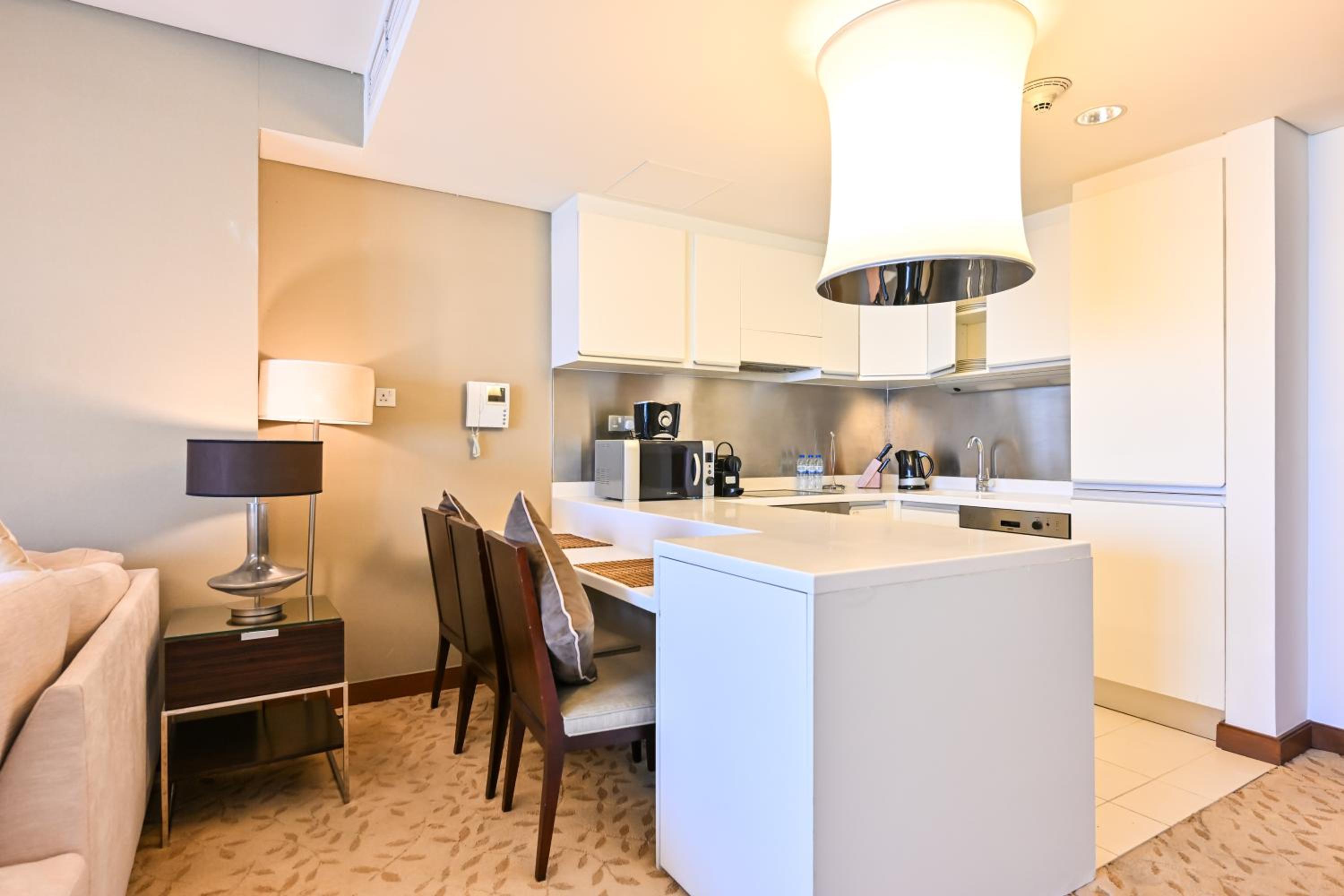 Abi Holiday Homes - Studio & 1BR Dubai Mall Fashion Avenue Residences