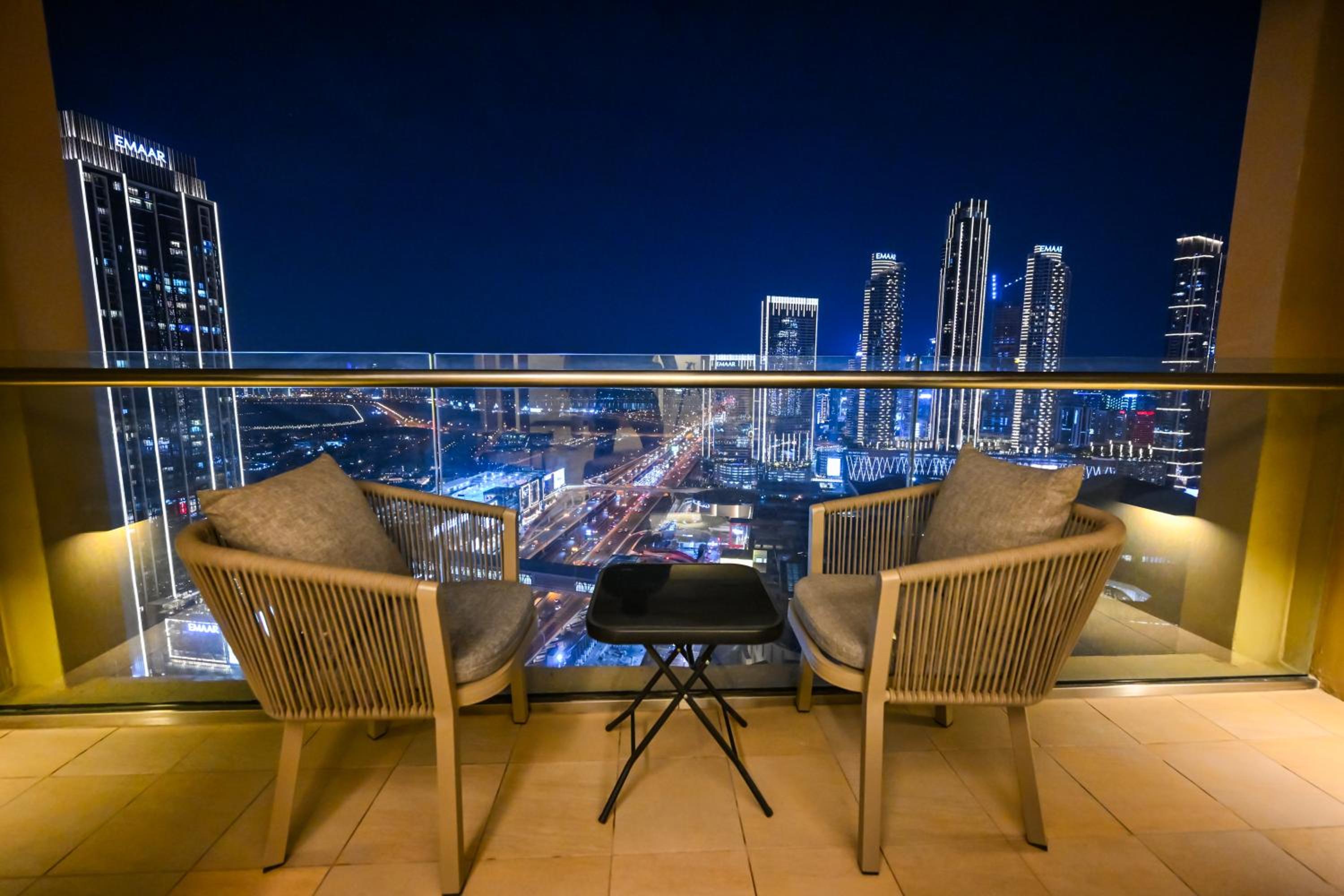 Abi Holiday Homes - Studio & 1BR Dubai Mall Fashion Avenue Residences