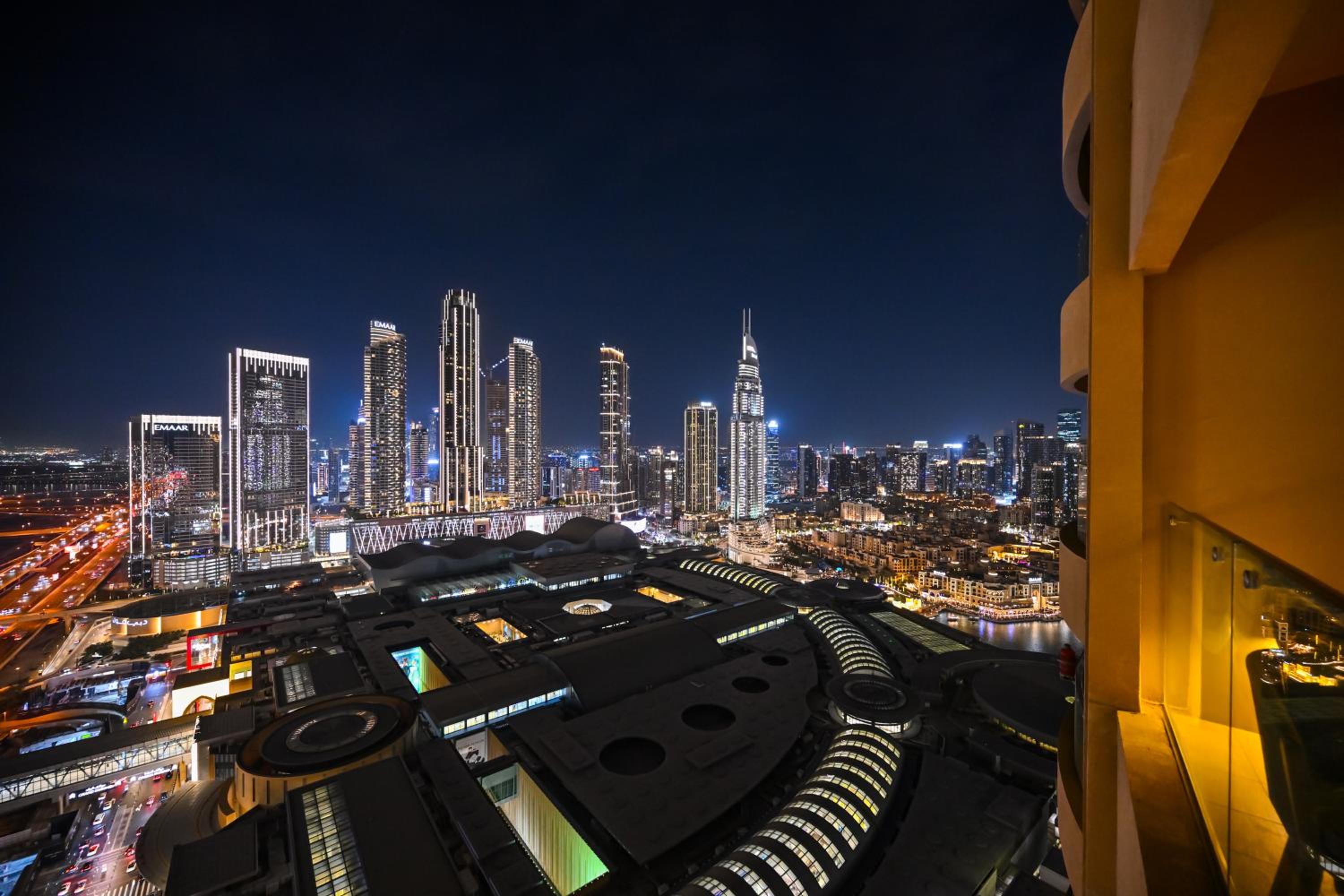 Abi Holiday Homes - Studio & 1BR Dubai Mall Fashion Avenue Residences