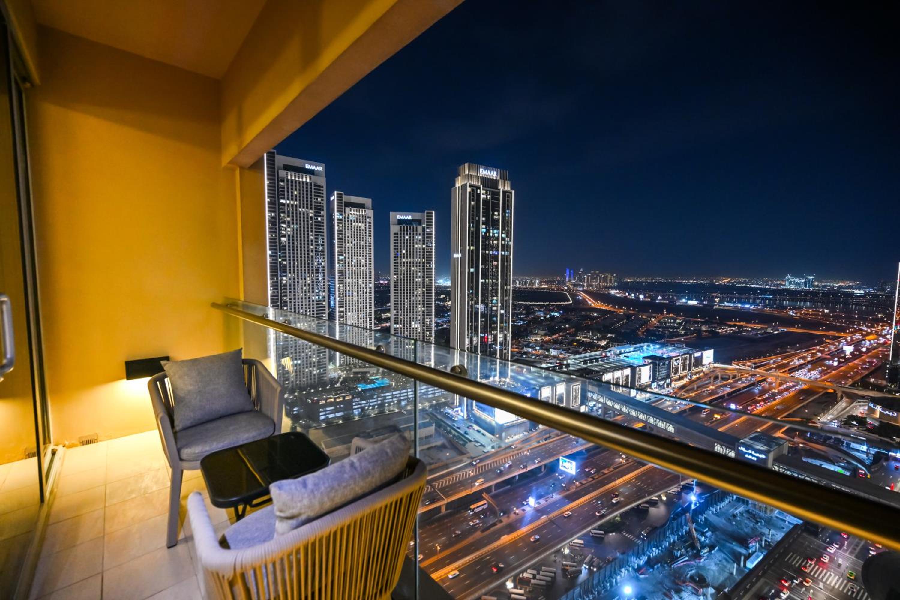 Abi Holiday Homes - Studio & 1BR Dubai Mall Fashion Avenue Residences