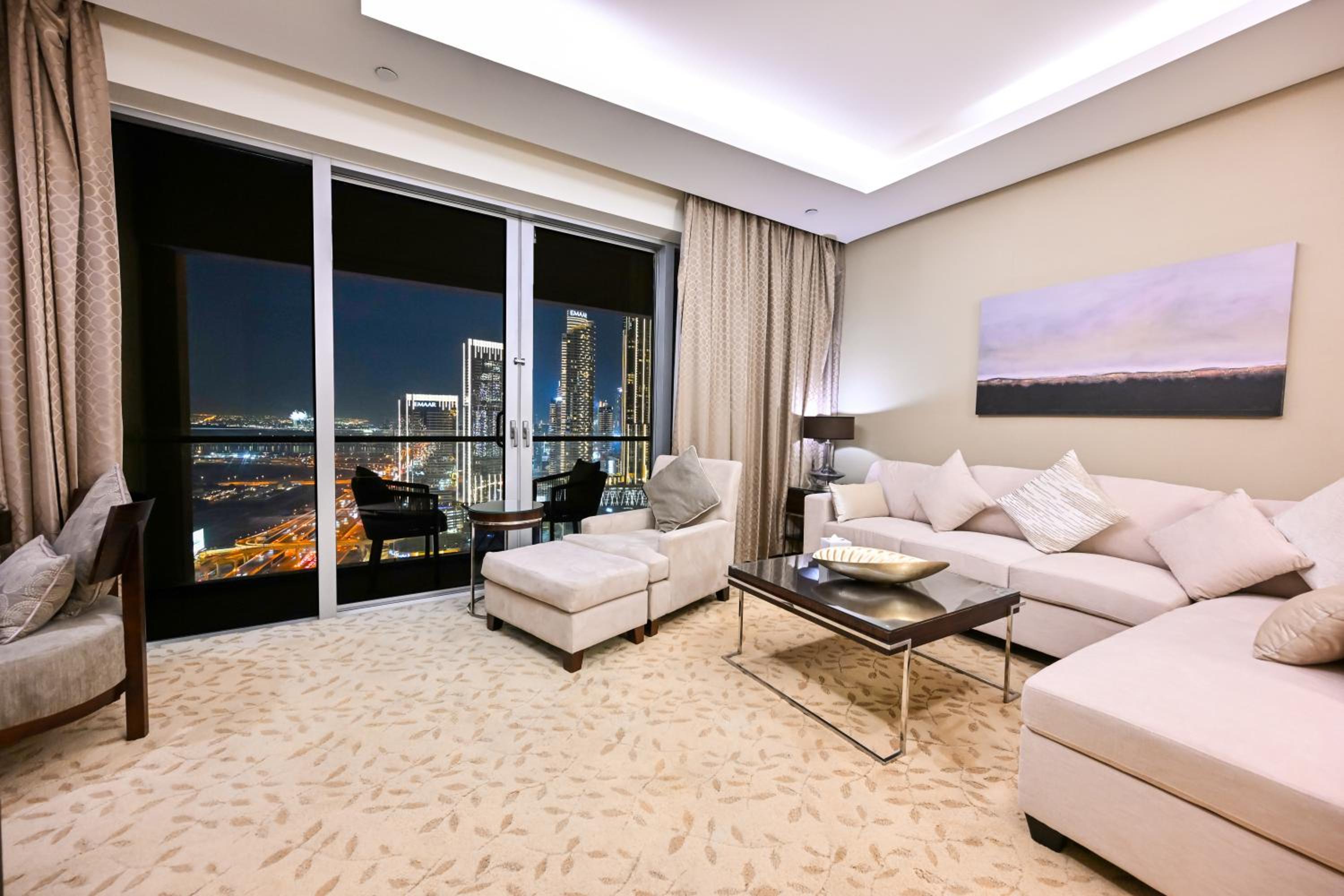 Abi Holiday Homes - Studio & 1BR Dubai Mall Fashion Avenue Residences