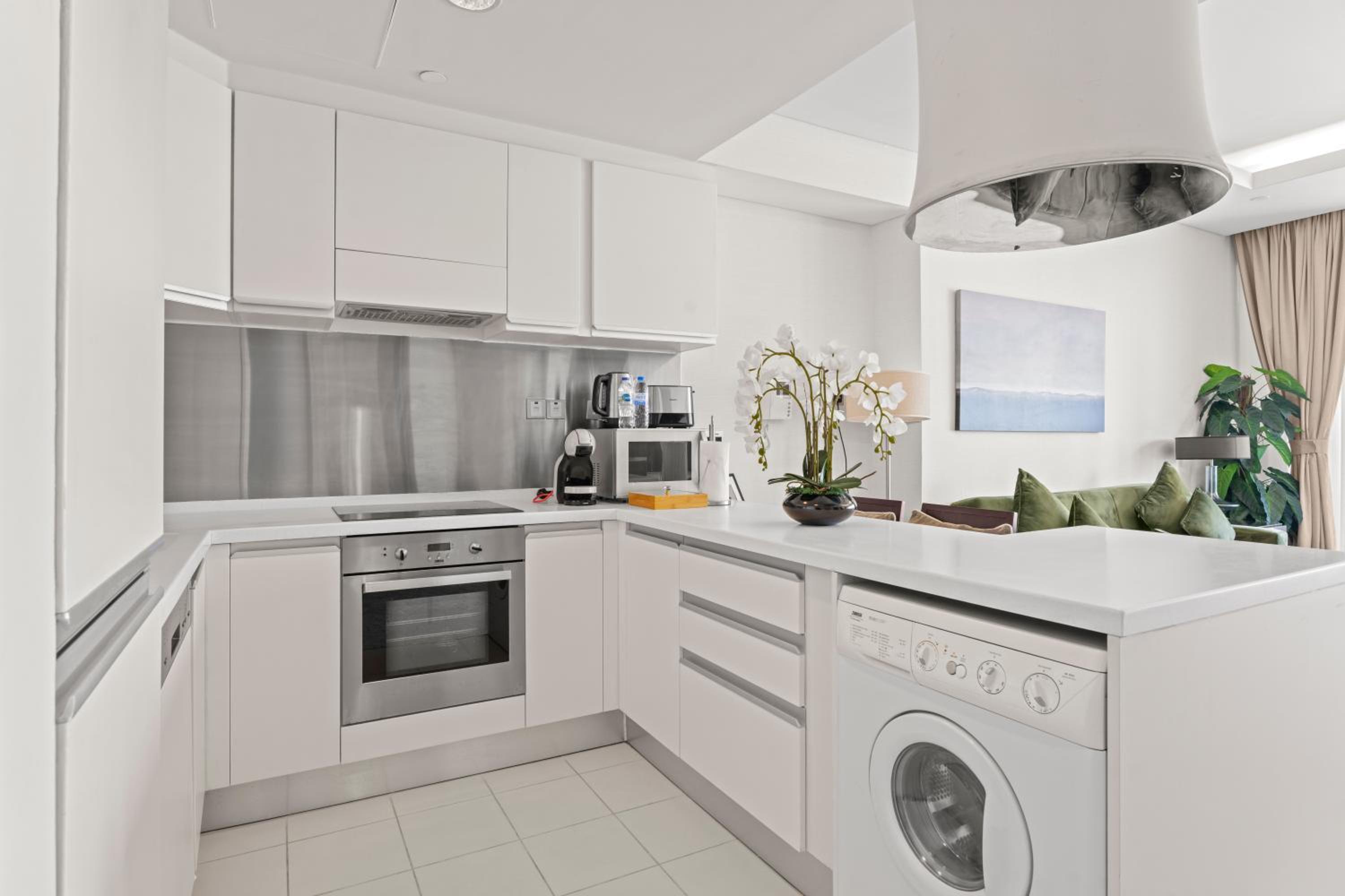 Abi Holiday Homes - Studio & 1BR Dubai Mall Fashion Avenue Residences