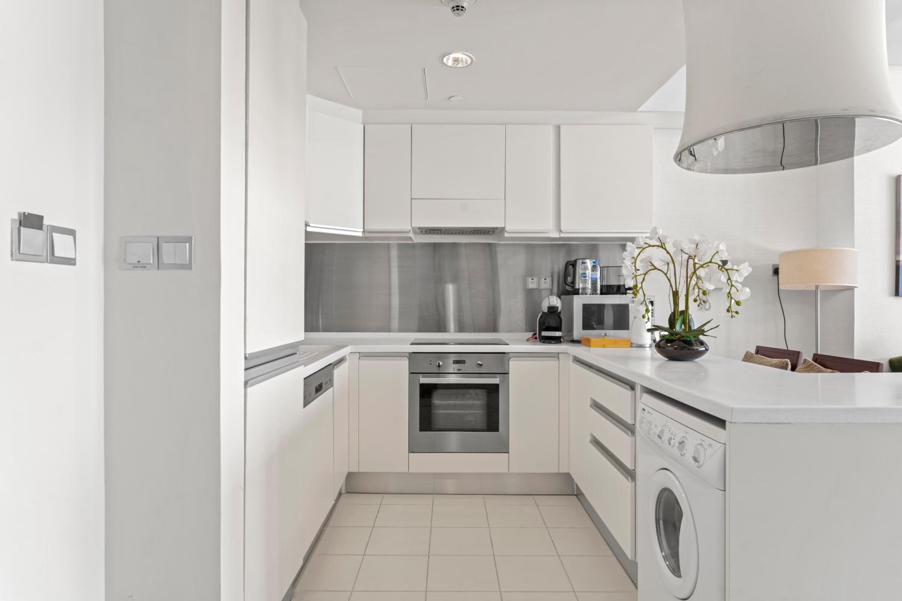 Abi Holiday Homes - Studio & 1BR Dubai Mall Fashion Avenue Residences