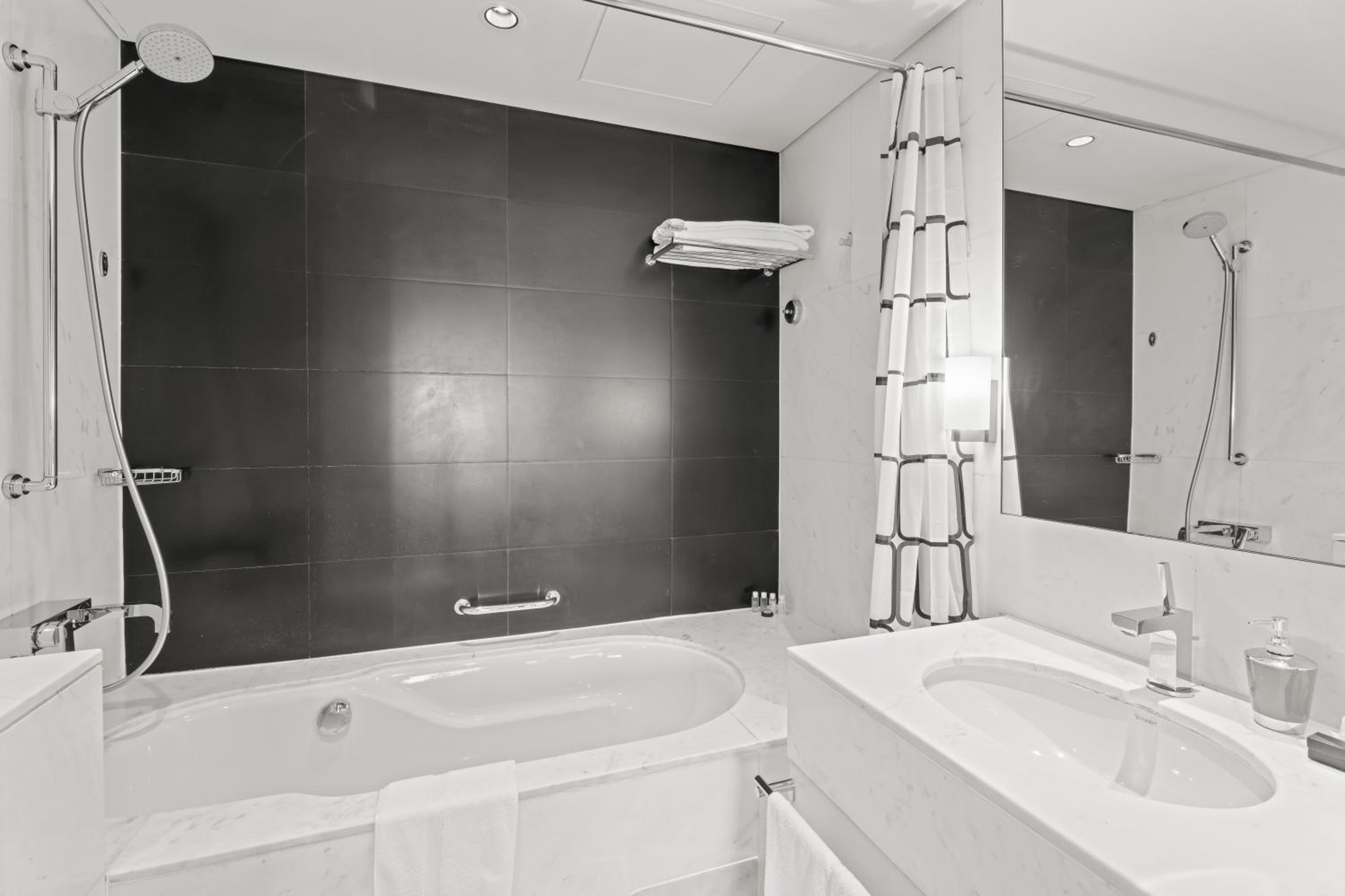 Abi Holiday Homes - Studio & 1BR Dubai Mall Fashion Avenue Residences