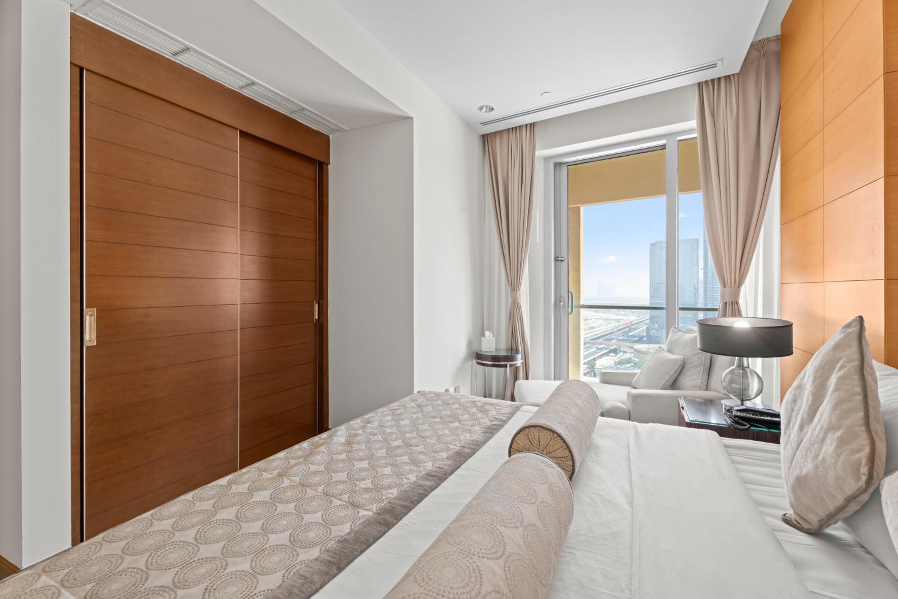 Abi Holiday Homes - Studio & 1BR Dubai Mall Fashion Avenue Residences