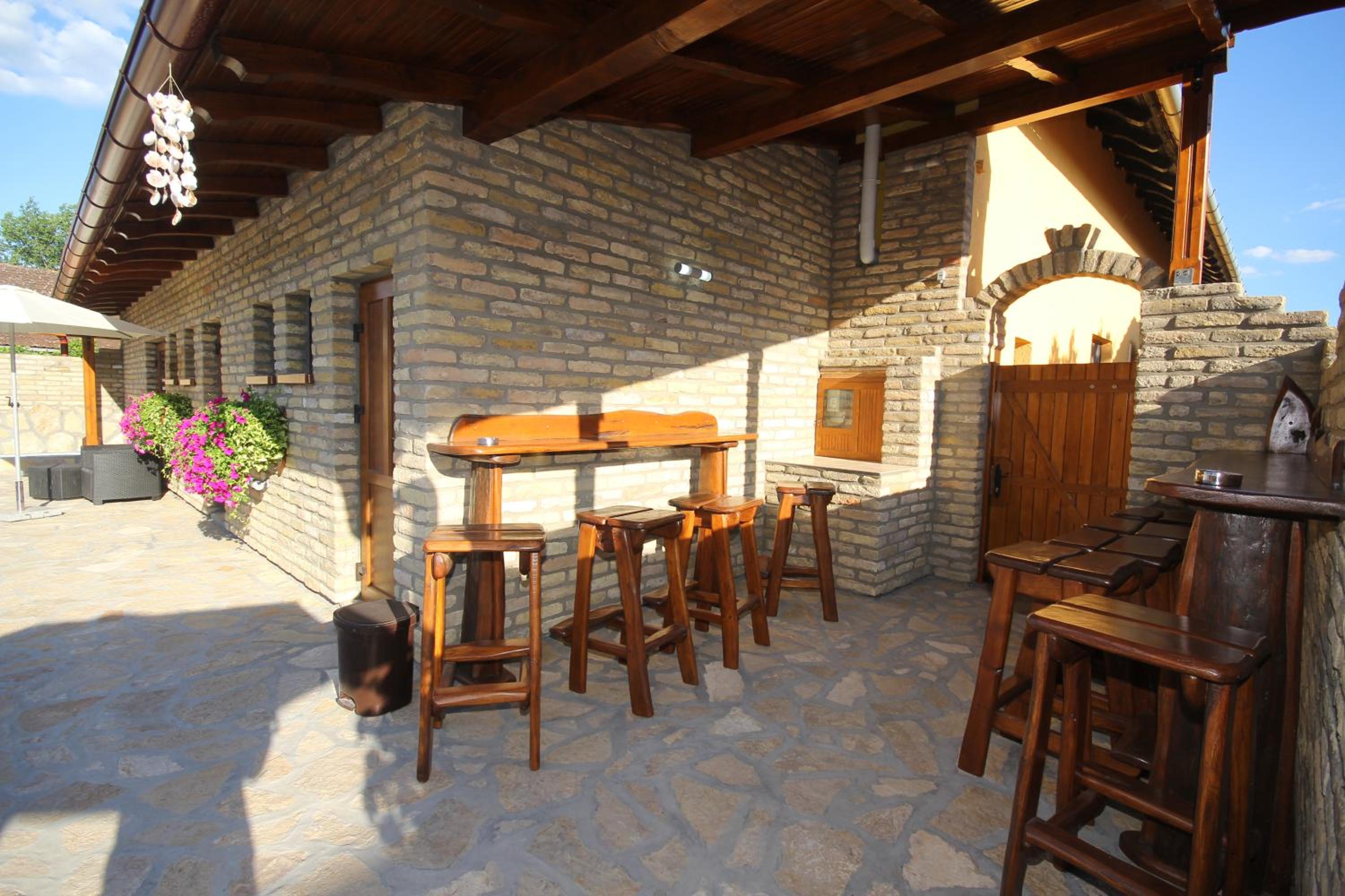 Photo 49