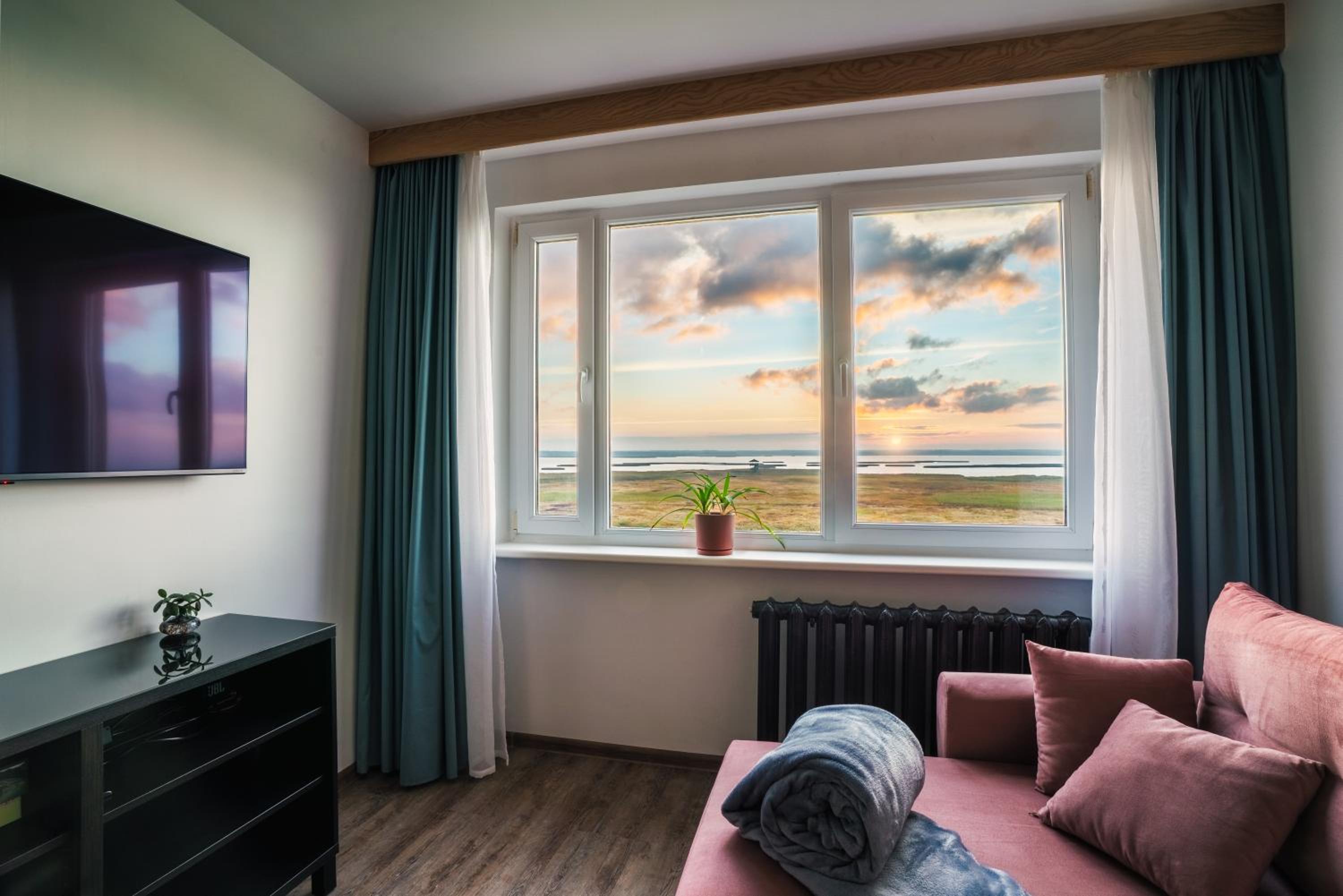 Lakeview stay, stunning sunrises