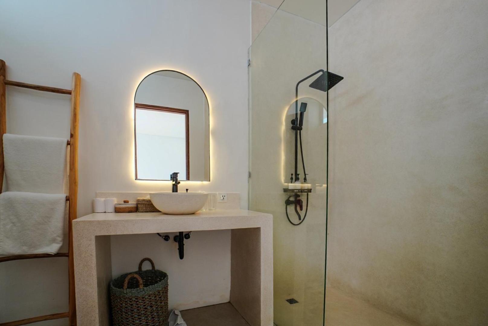 'Villa Vivid' 2BR Bohemian, 5 min to Kedungu Beach